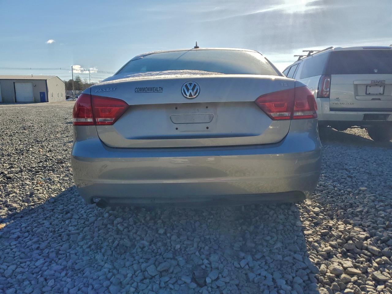 2014 Volkswagen Passat S Серебряный vin: 1VWAT7A35EC111689