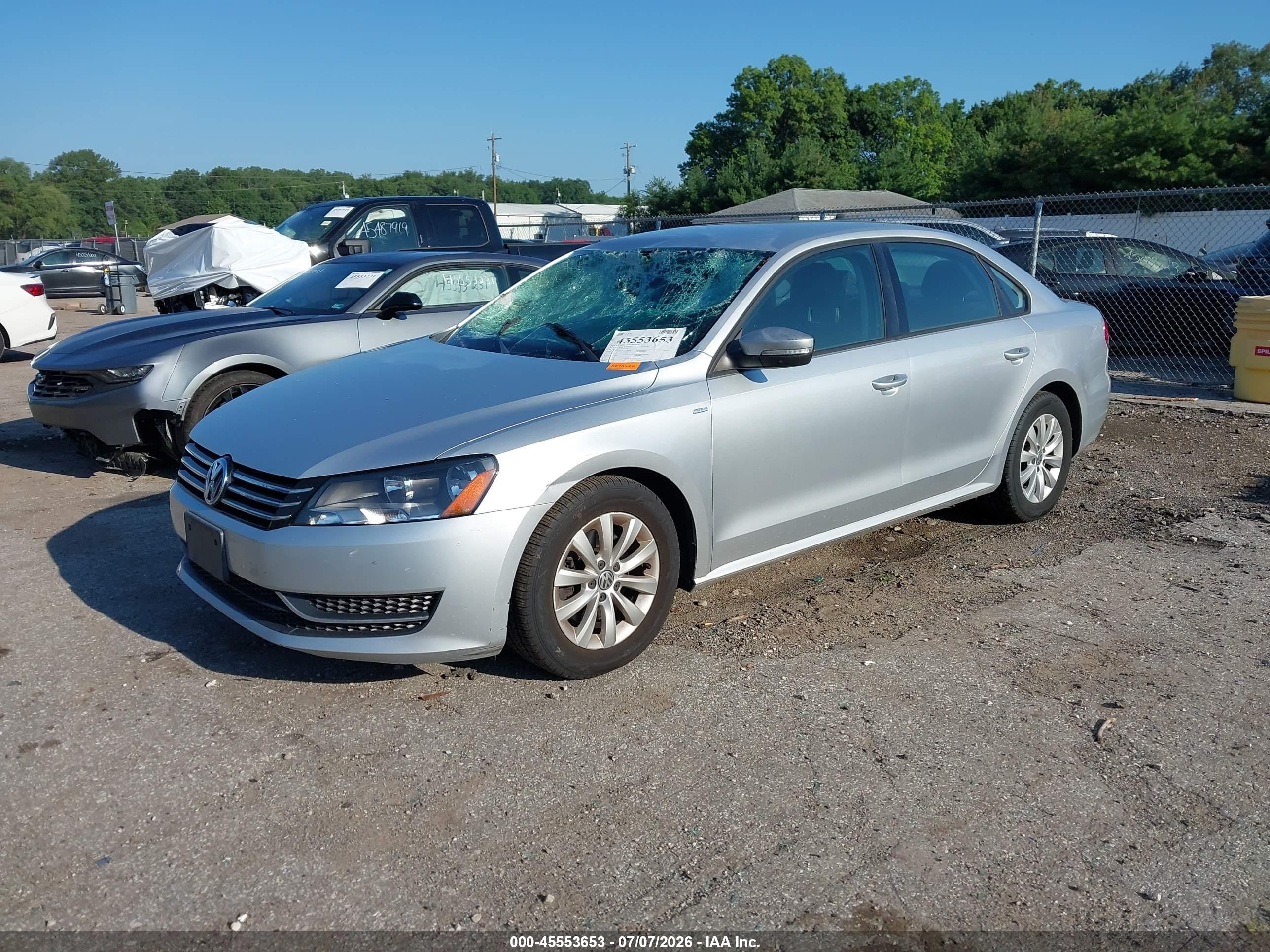 2015 Volkswagen Passat 1.8t Wolfsburg Edition Silver vin: 1VWAT7A35FC005843