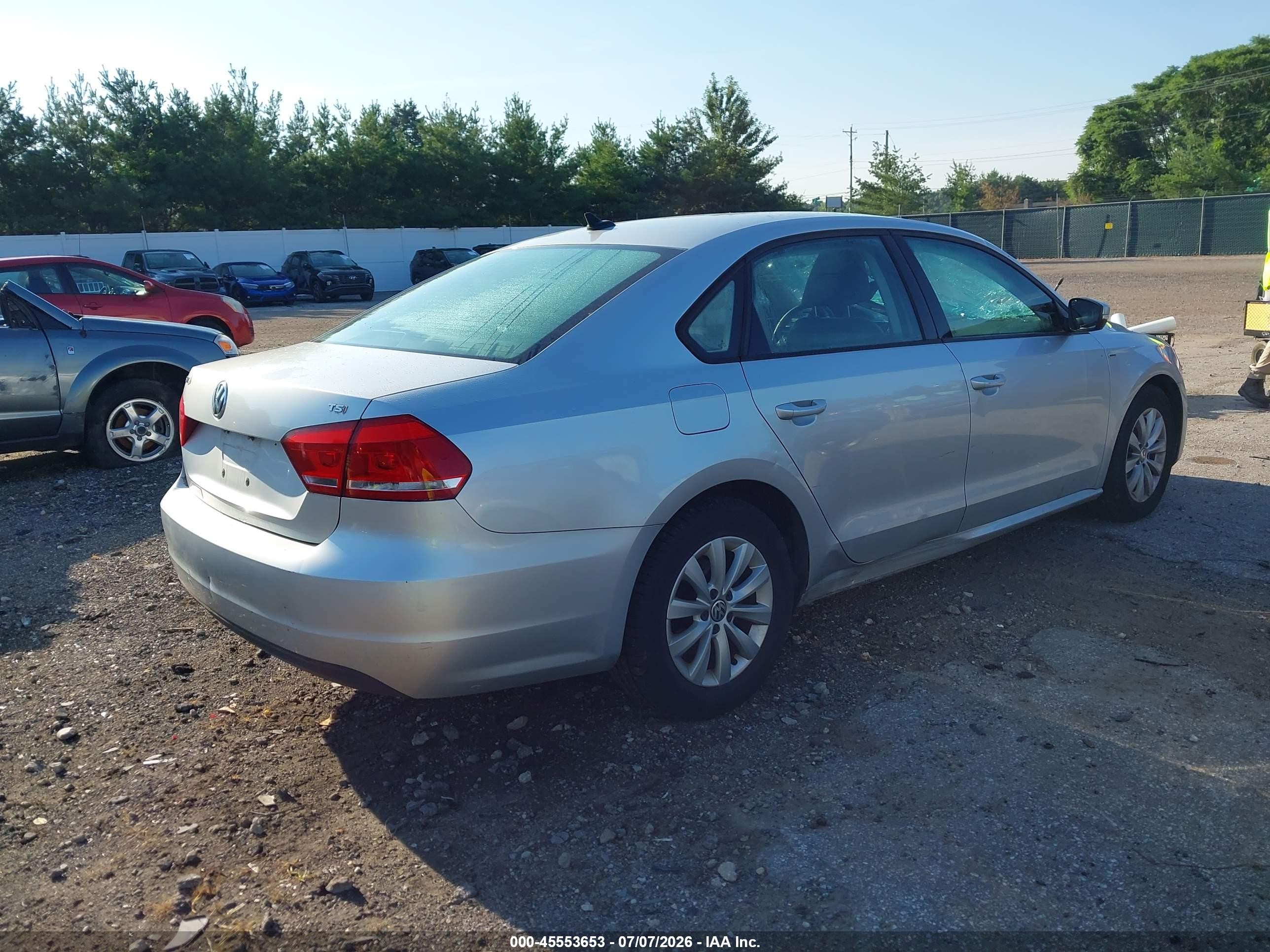 2015 Volkswagen Passat 1.8t Wolfsburg Edition Silver vin: 1VWAT7A35FC005843