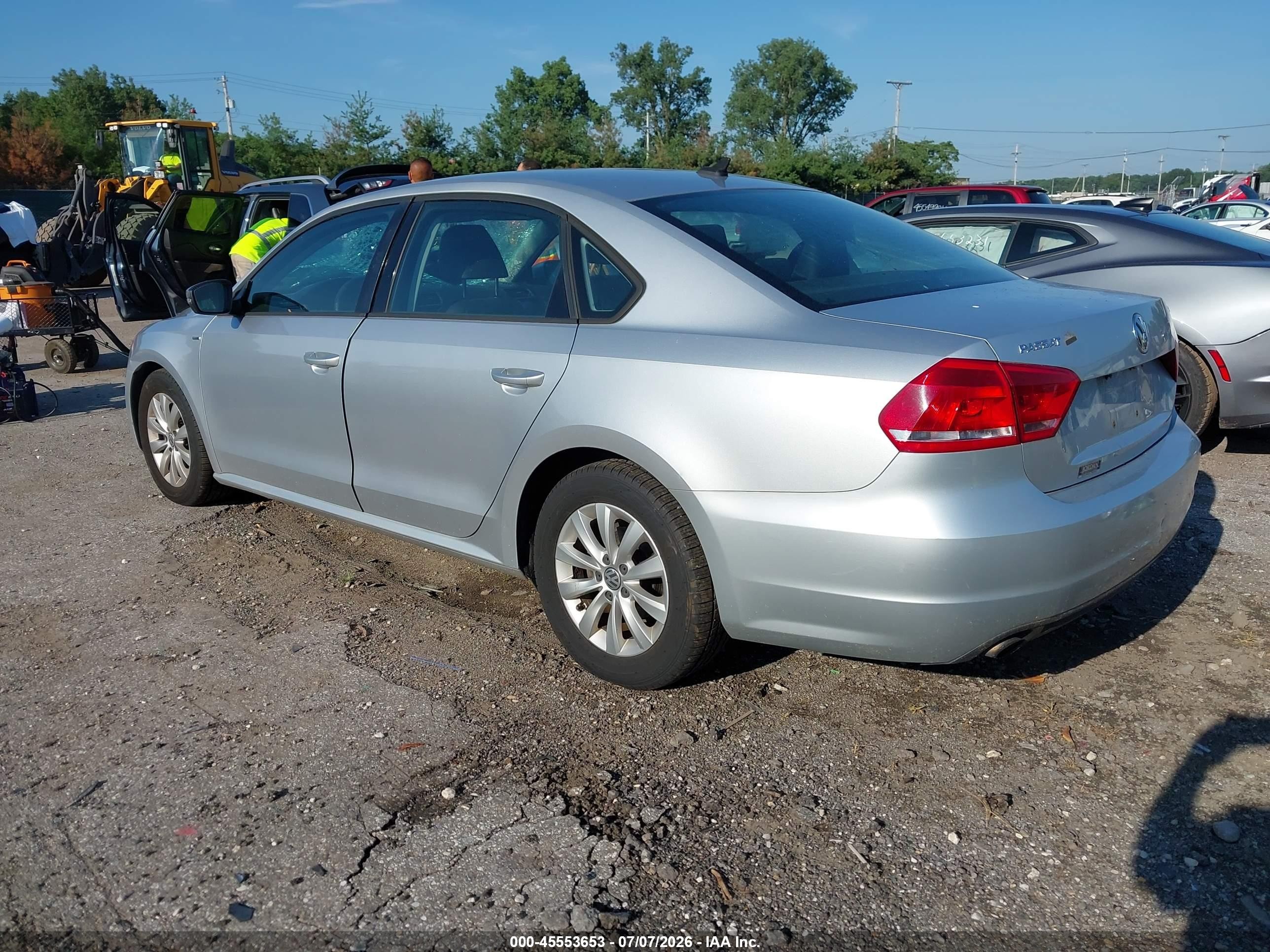 2015 Volkswagen Passat 1.8t Wolfsburg Edition Silver vin: 1VWAT7A35FC005843