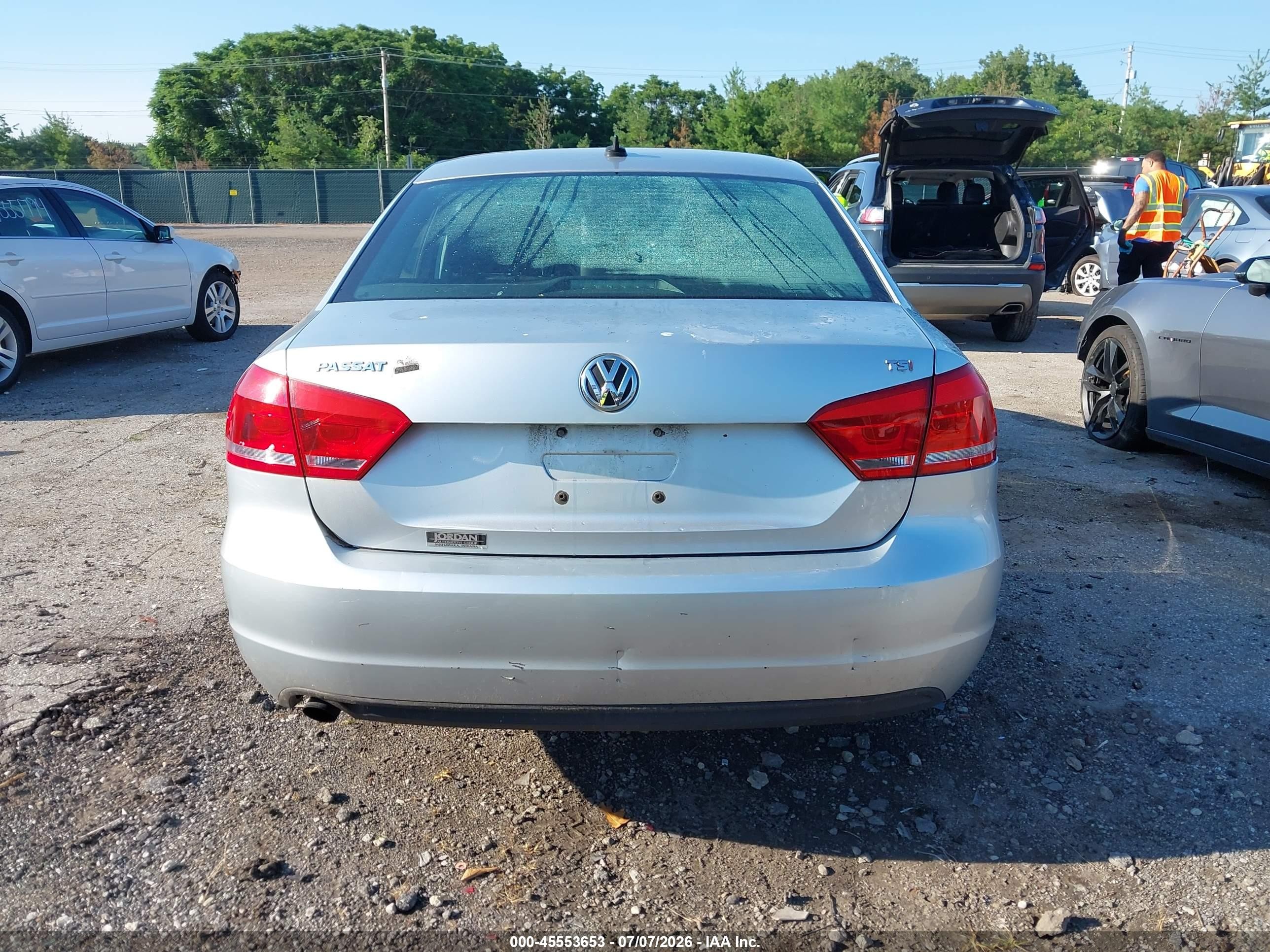 2015 Volkswagen Passat 1.8t Wolfsburg Edition Silver vin: 1VWAT7A35FC005843