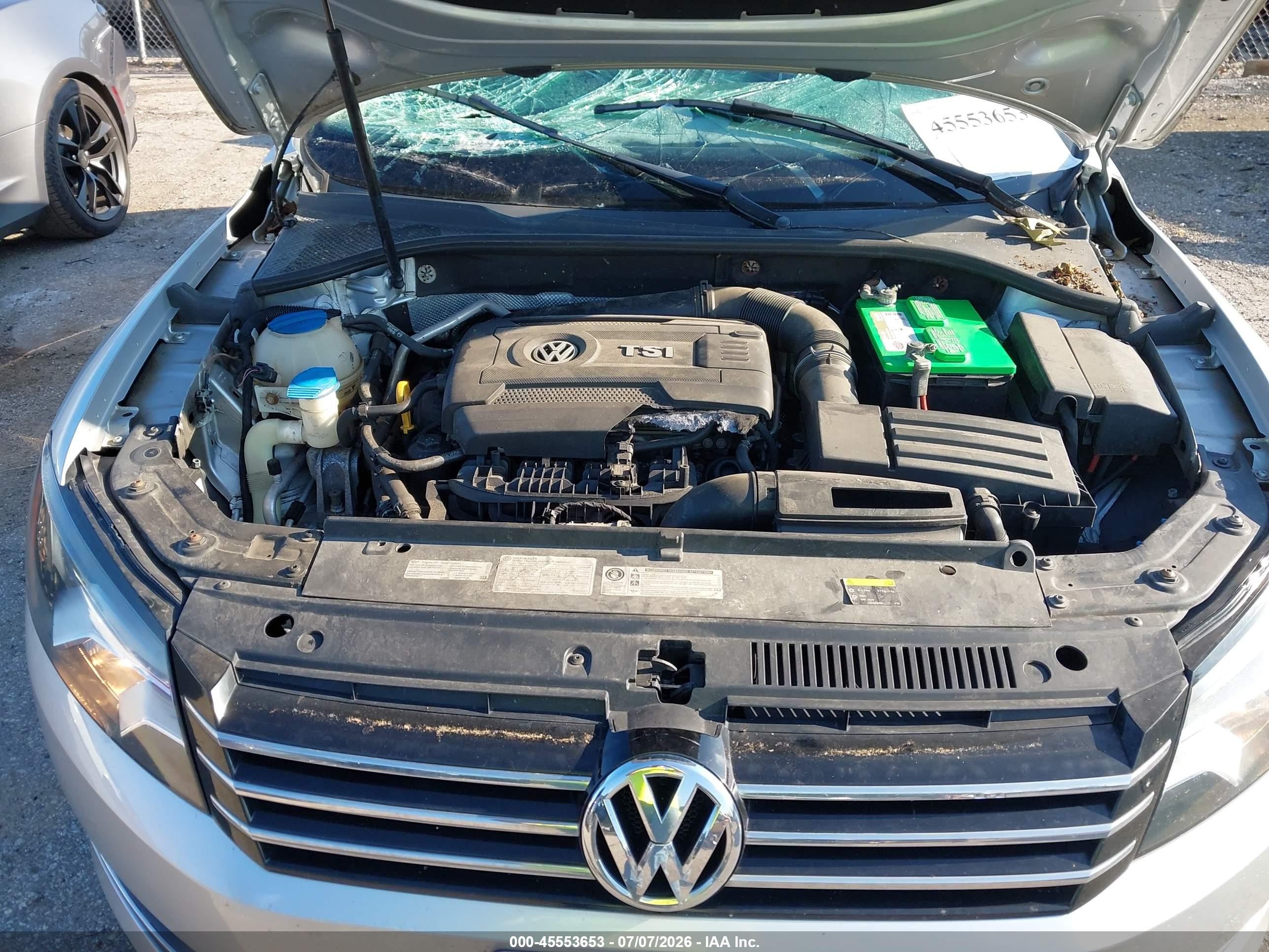 2015 Volkswagen Passat 1.8t Wolfsburg Edition Silver vin: 1VWAT7A35FC005843