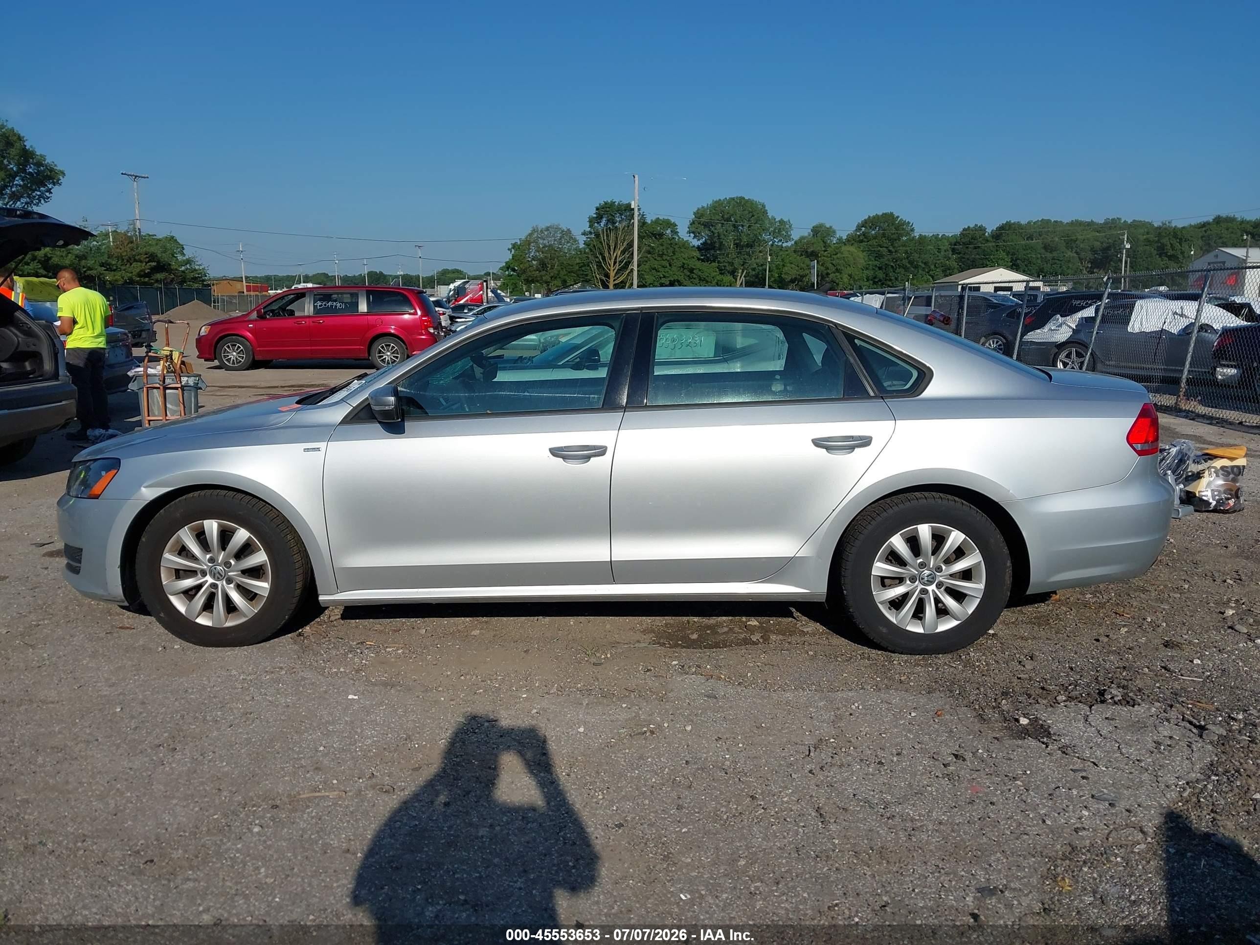 2015 Volkswagen Passat 1.8t Wolfsburg Edition Silver vin: 1VWAT7A35FC005843