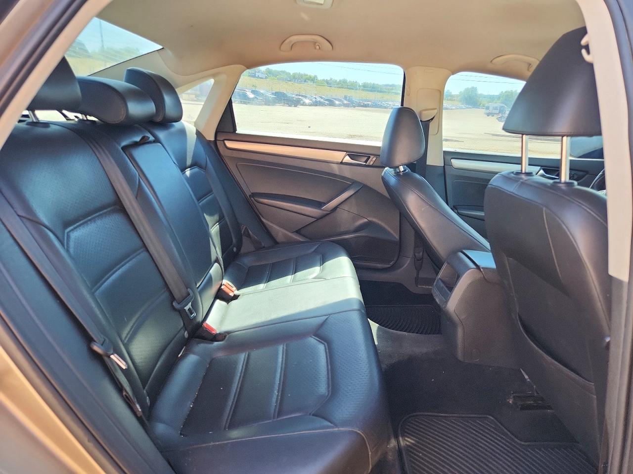 2015 Volkswagen Passat S Gold vin: 1VWAT7A35FC015448