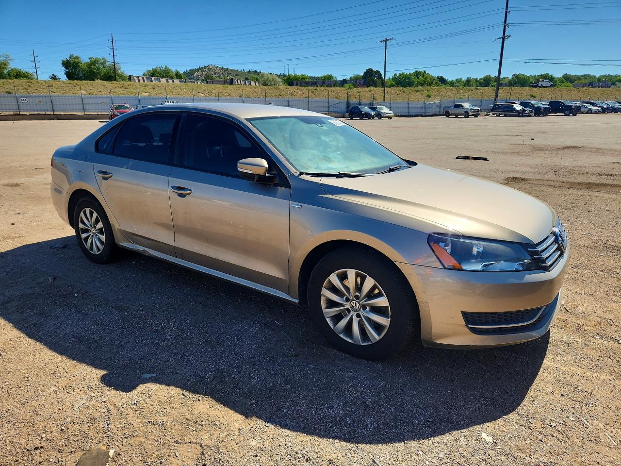 2015 Volkswagen Passat S Gold vin: 1VWAT7A35FC015448