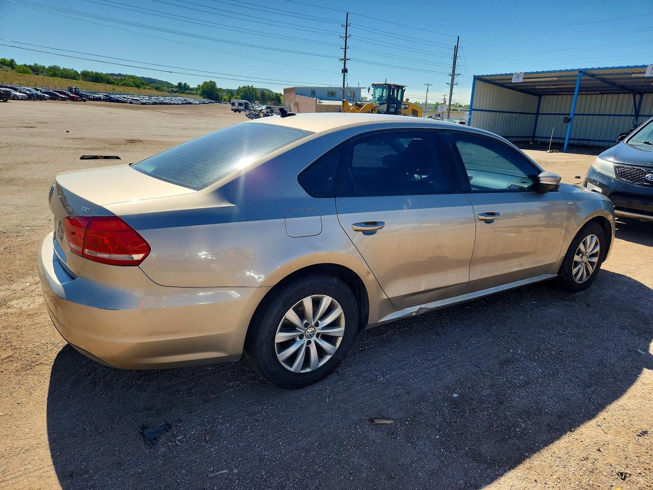 2015 Volkswagen Passat S Gold vin: 1VWAT7A35FC015448