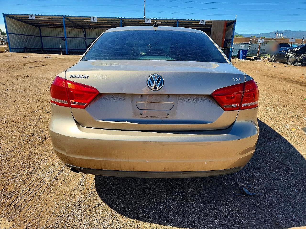 2015 Volkswagen Passat S Gold vin: 1VWAT7A35FC015448