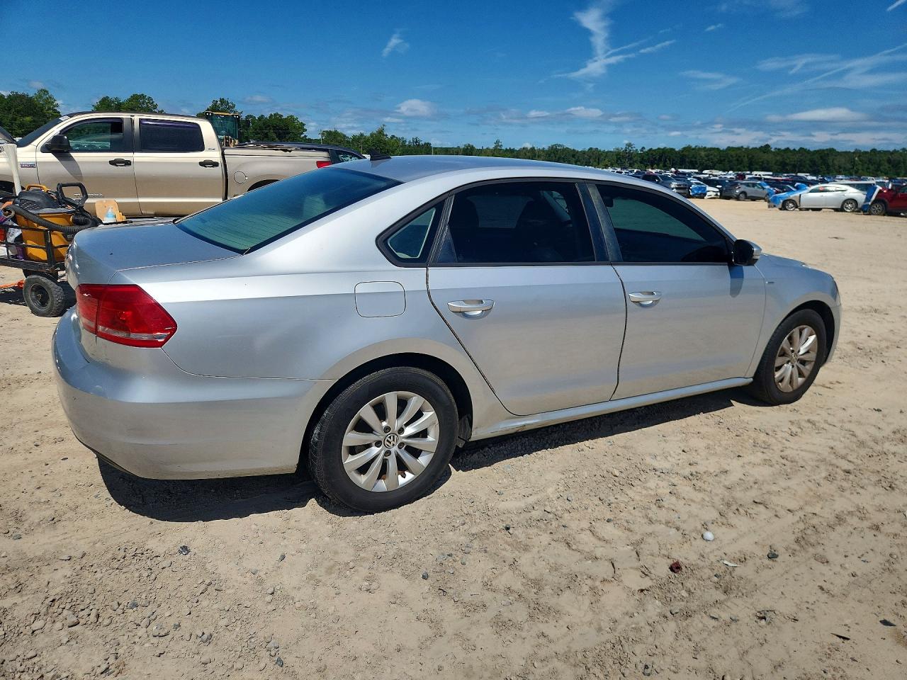 2015 Volkswagen Passat S Silver vin: 1VWAT7A35FC040480