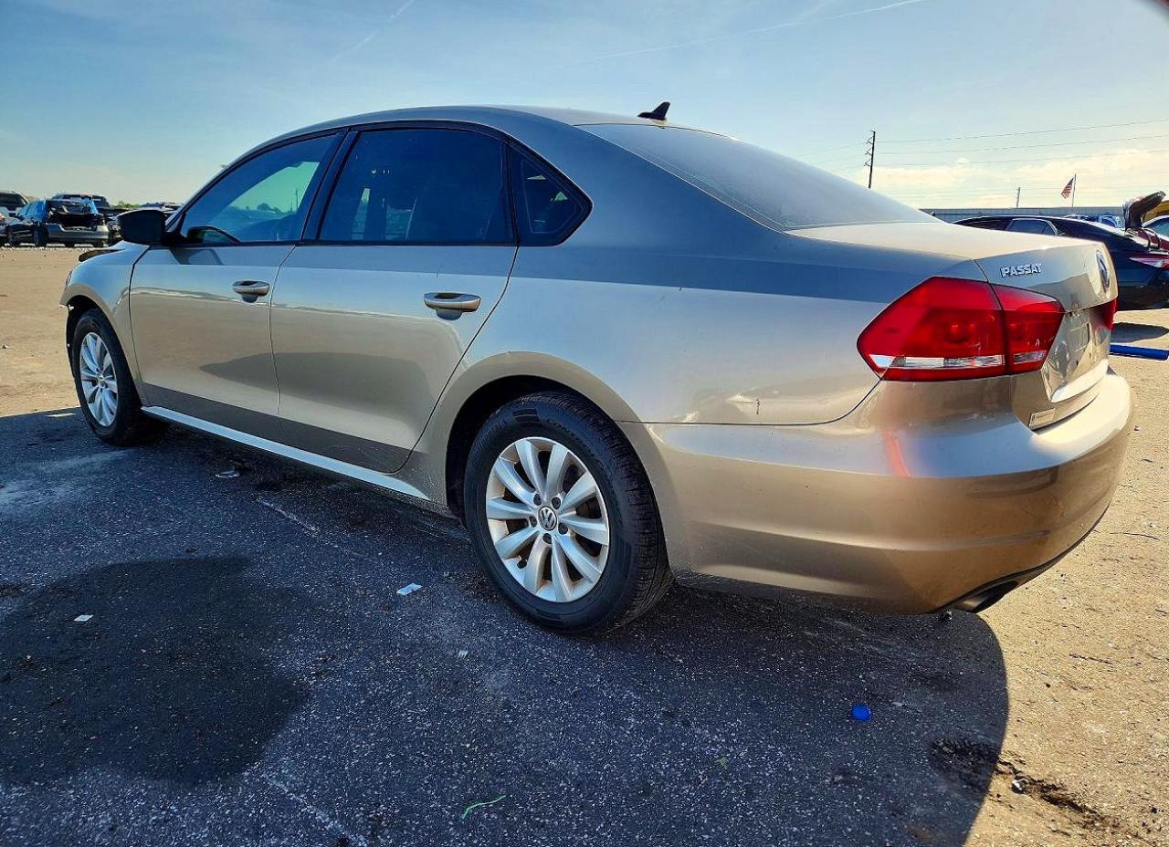 2015 Volkswagen Passat S Gold vin: 1VWAT7A35FC046974