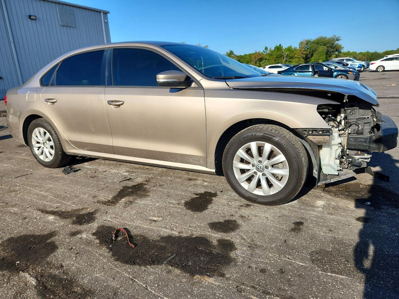 2015 Volkswagen Passat S Gold vin: 1VWAT7A35FC046974