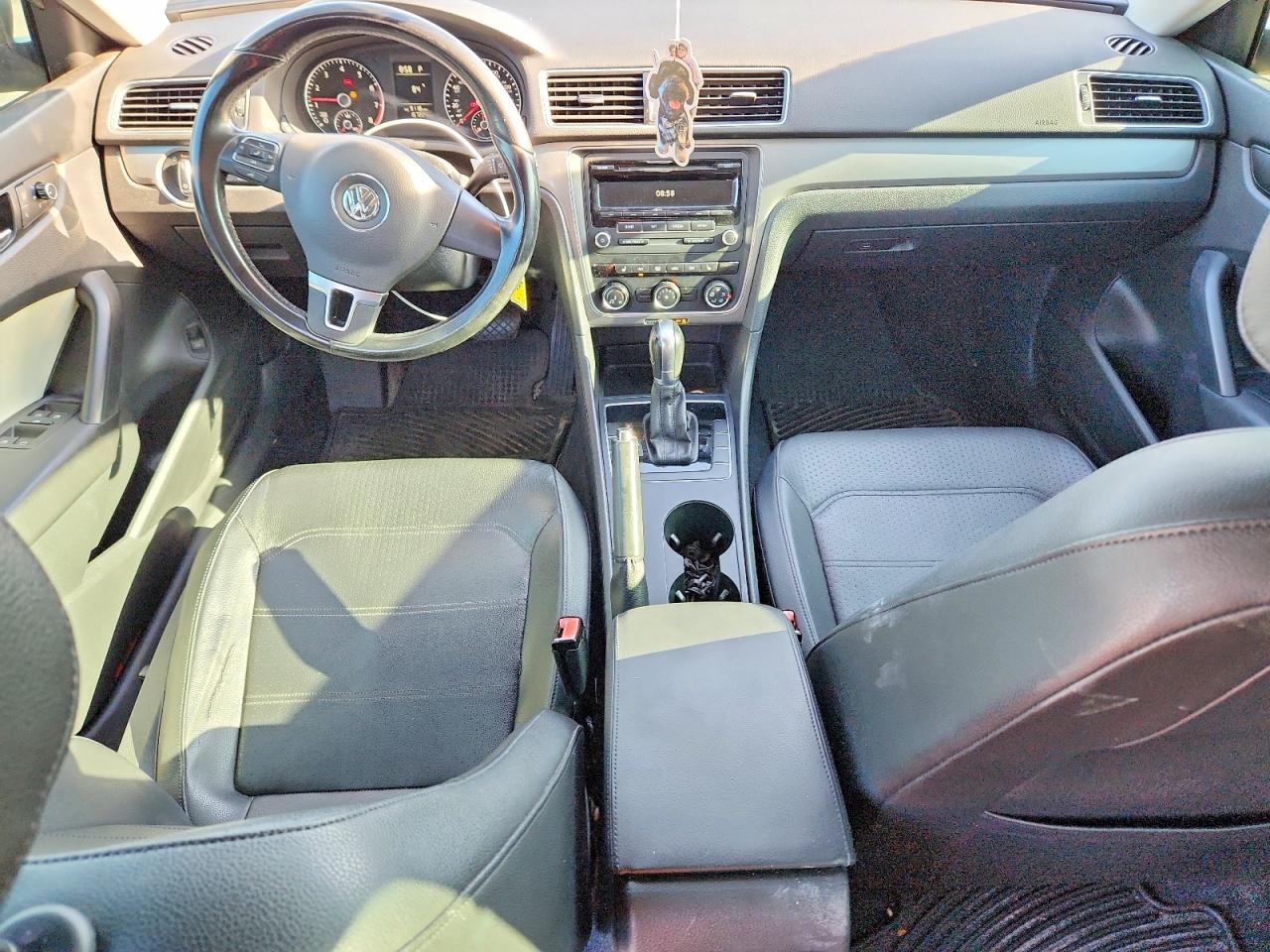 2015 Volkswagen Passat S Gold vin: 1VWAT7A35FC046974