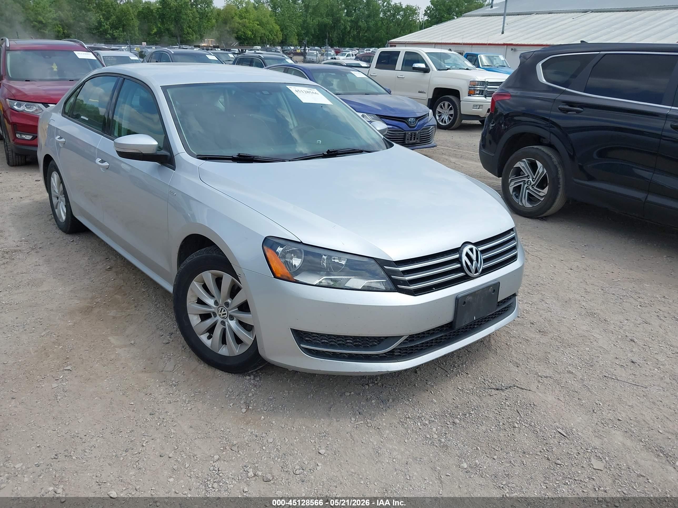2015 Volkswagen Passat 1.8t Wolfsburg Edition Silver vin: 1VWAT7A35FC047610