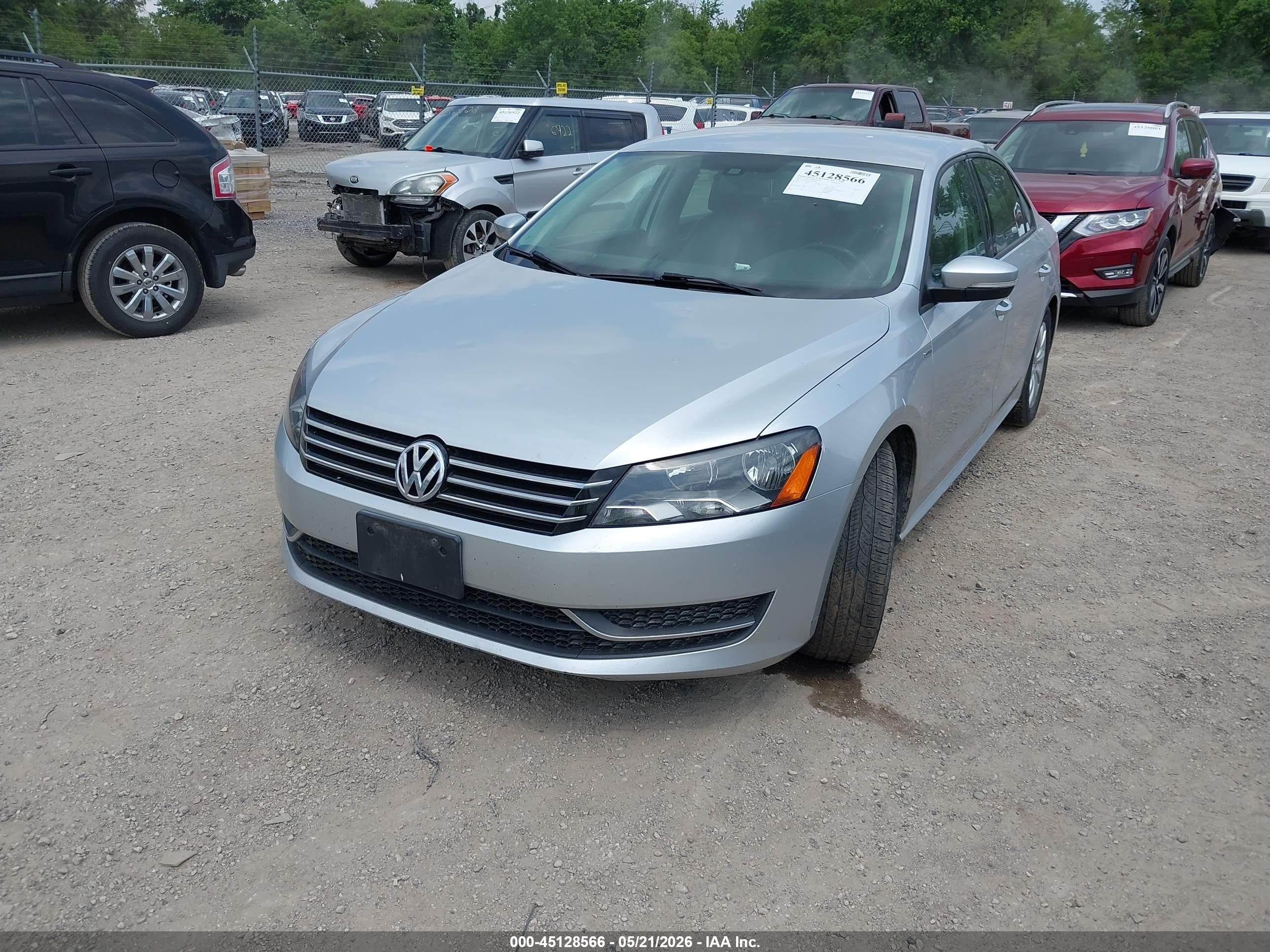 2015 Volkswagen Passat 1.8t Wolfsburg Edition Silver vin: 1VWAT7A35FC047610