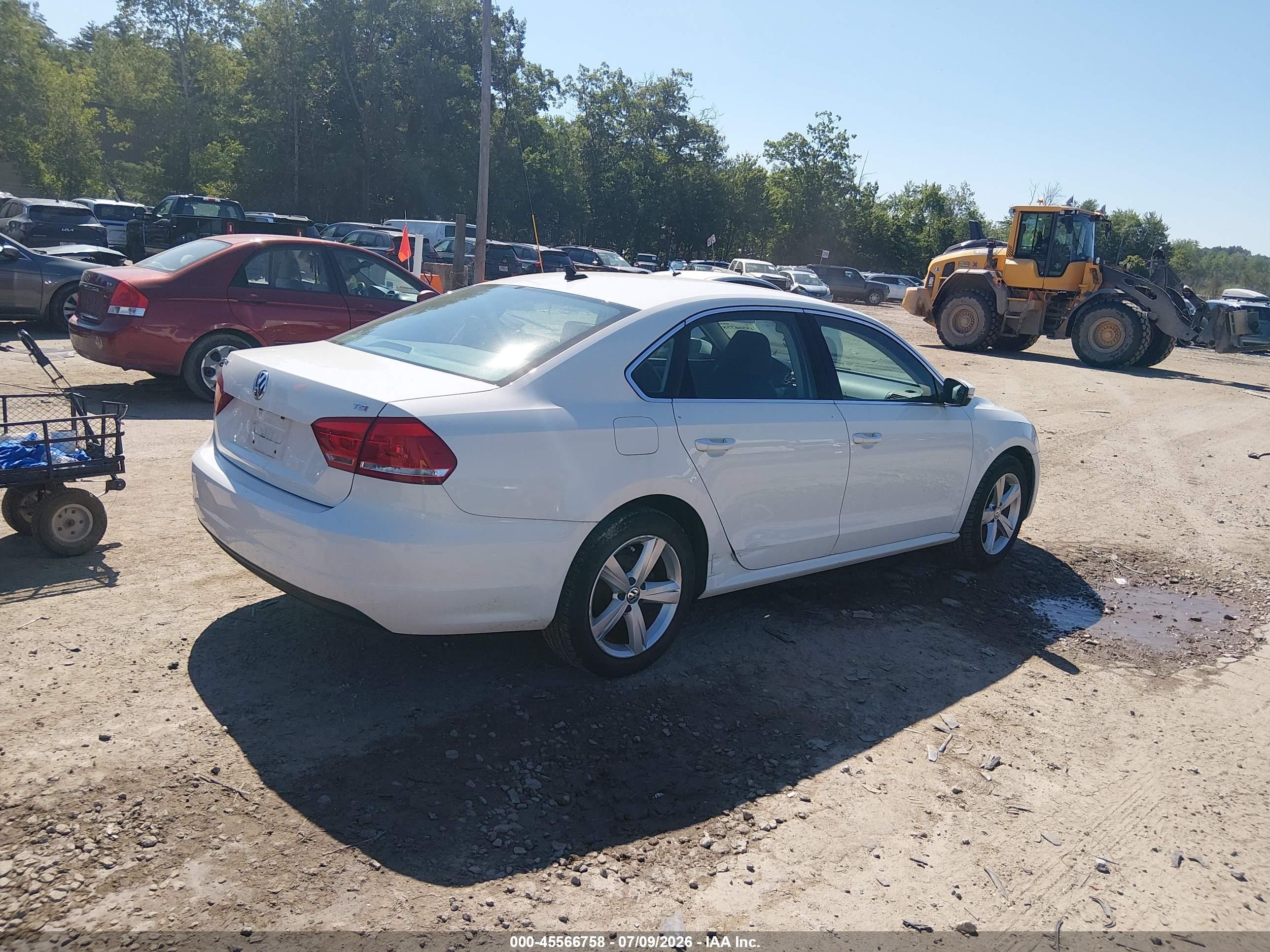 2015 Volkswagen Passat 1.8t Limited Edition White vin: 1VWAT7A35FC081305