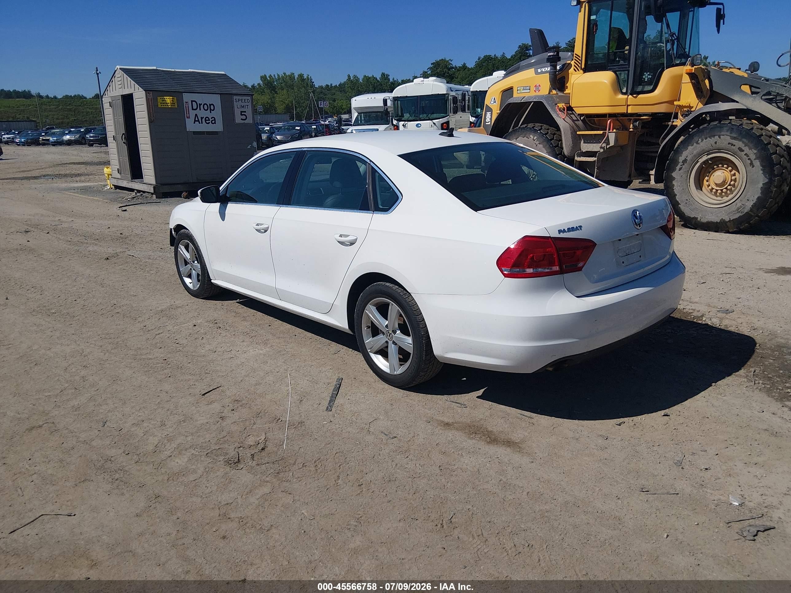 2015 Volkswagen Passat 1.8t Limited Edition White vin: 1VWAT7A35FC081305