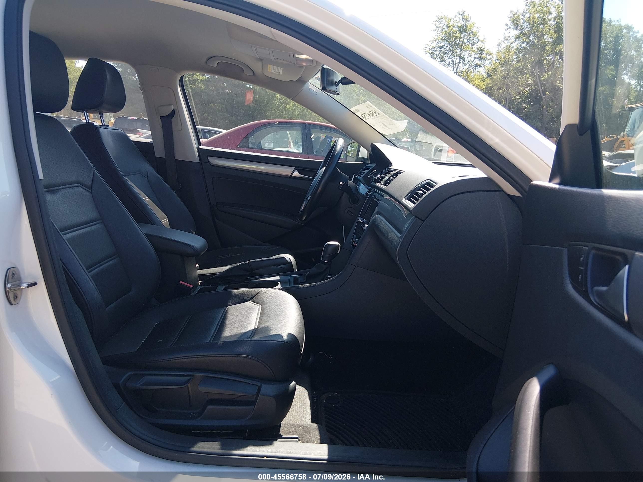 2015 Volkswagen Passat 1.8t Limited Edition White vin: 1VWAT7A35FC081305