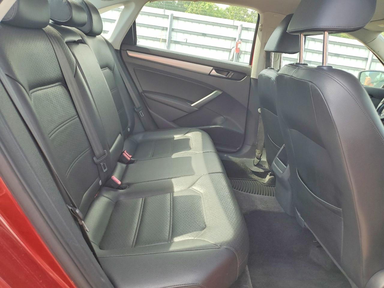 2015 Volkswagen Passat S Red vin: 1VWAT7A35FC094121