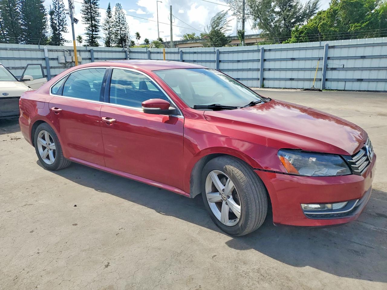 2015 Volkswagen Passat S Red vin: 1VWAT7A35FC094121