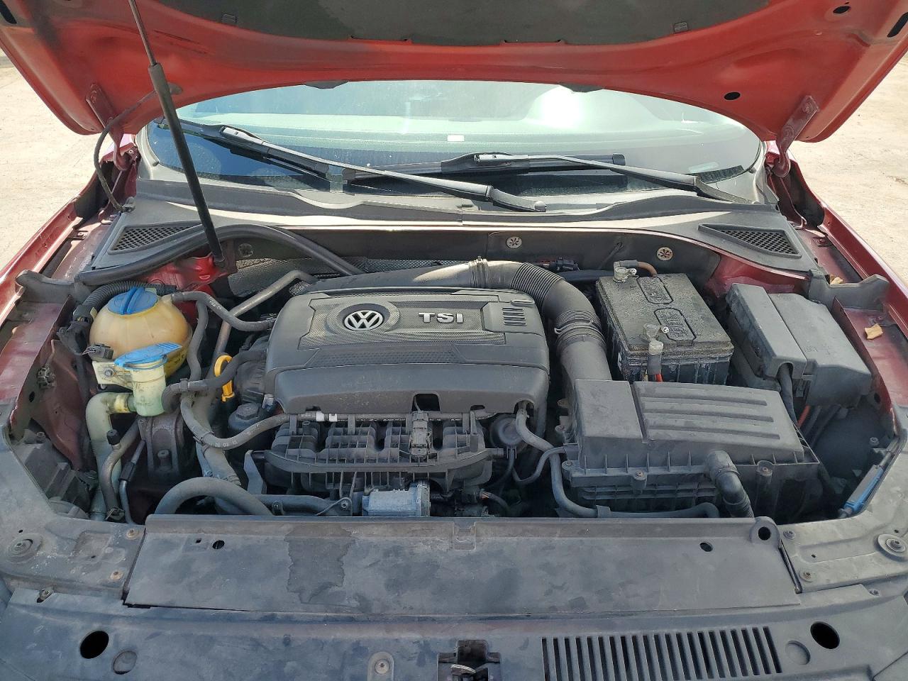 2015 Volkswagen Passat S Red vin: 1VWAT7A35FC094121