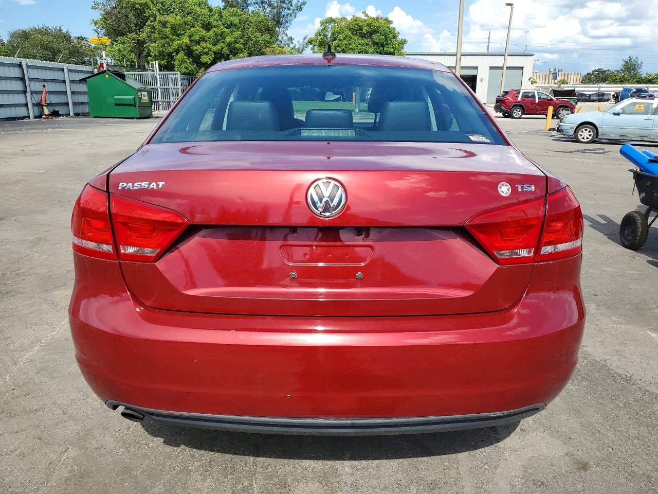 2015 Volkswagen Passat S Red vin: 1VWAT7A35FC094121