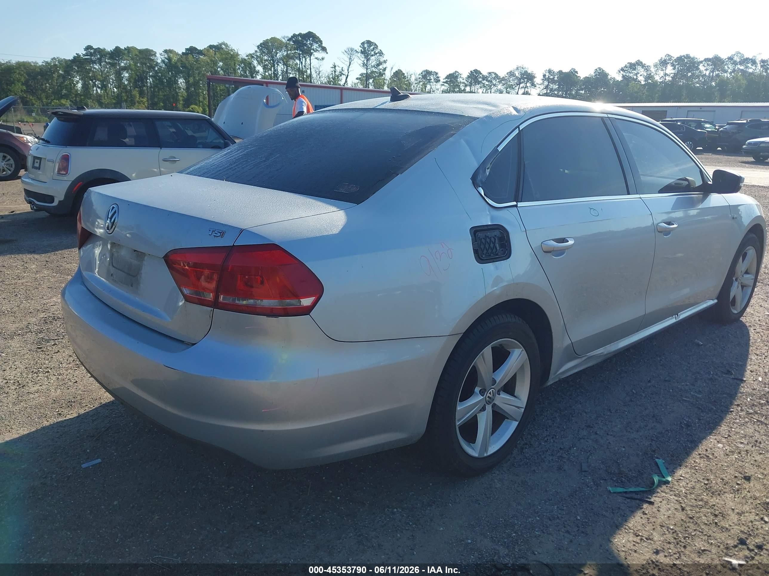 2015 Volkswagen Passat 1.8t Limited Edition Silver vin: 1VWAT7A35FC099173