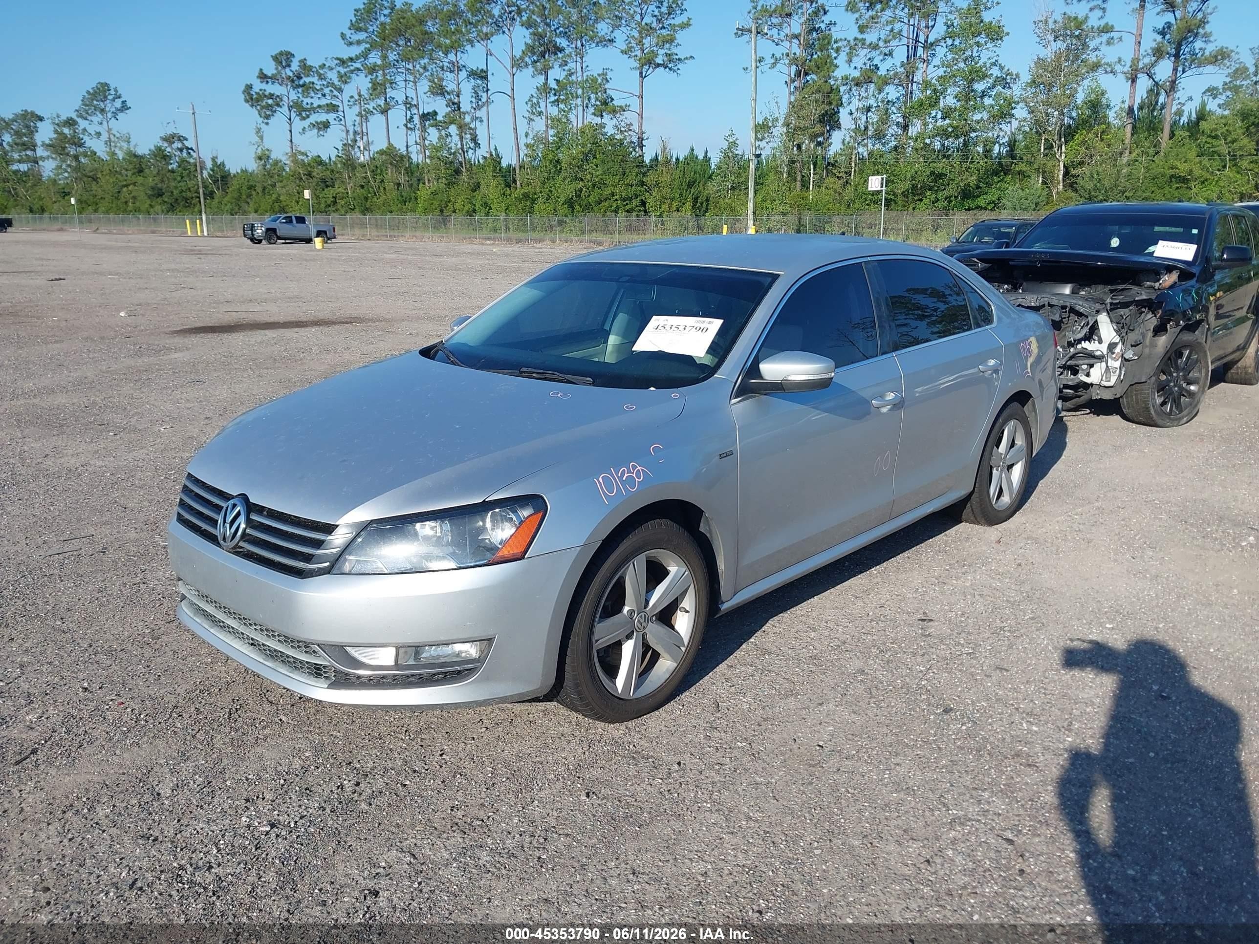 2015 Volkswagen Passat 1.8t Limited Edition Silver vin: 1VWAT7A35FC099173