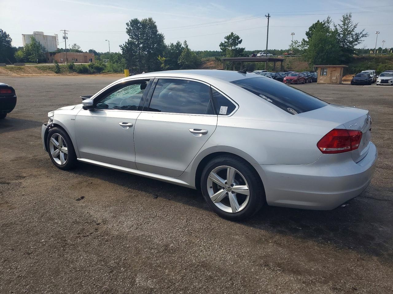 2015 Volkswagen Passat S Серебряный vin: 1VWAT7A35FC104792