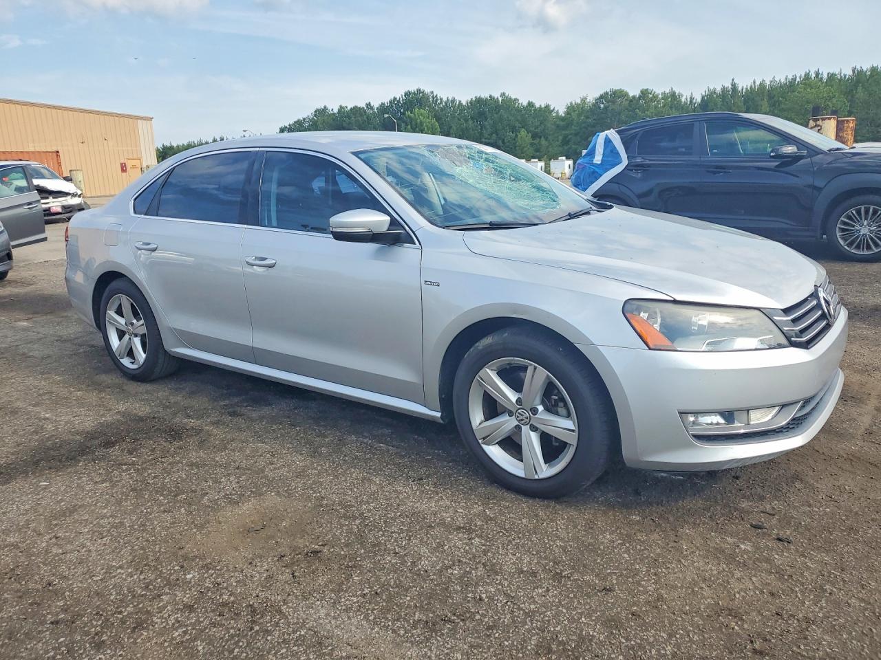 2015 Volkswagen Passat S Серебряный vin: 1VWAT7A35FC104792
