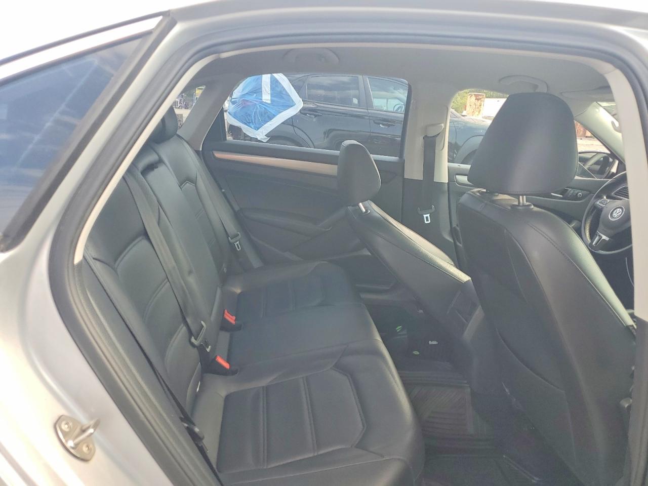 2015 Volkswagen Passat S Серебряный vin: 1VWAT7A35FC104792