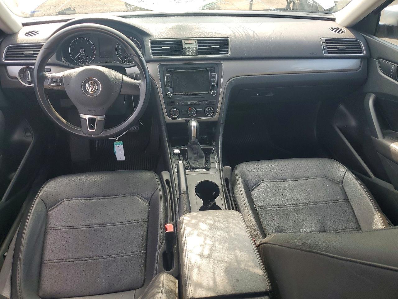 2015 Volkswagen Passat S Серебряный vin: 1VWAT7A35FC104792