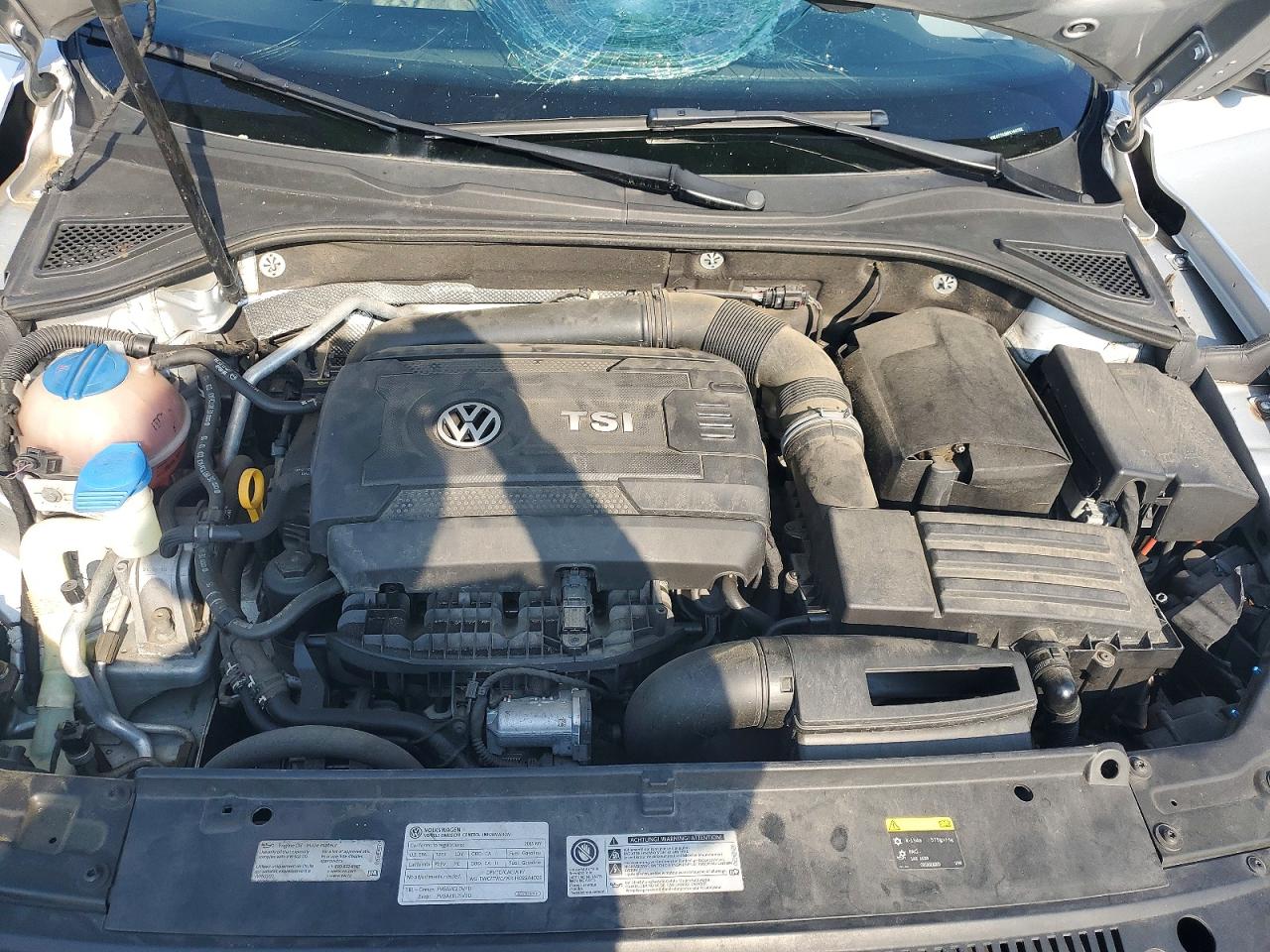 2015 Volkswagen Passat S Серебряный vin: 1VWAT7A35FC104792