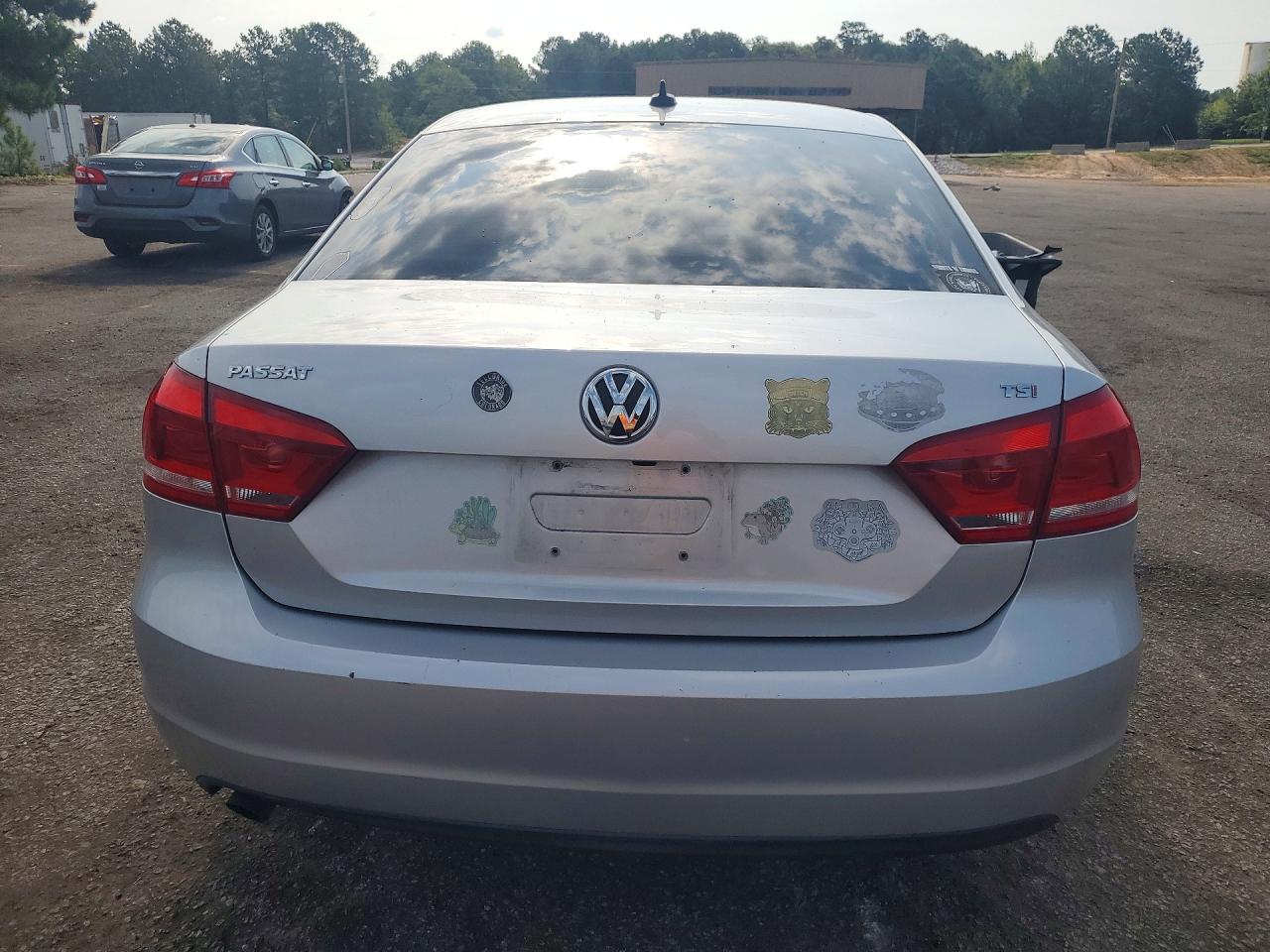 2015 Volkswagen Passat S Серебряный vin: 1VWAT7A35FC104792