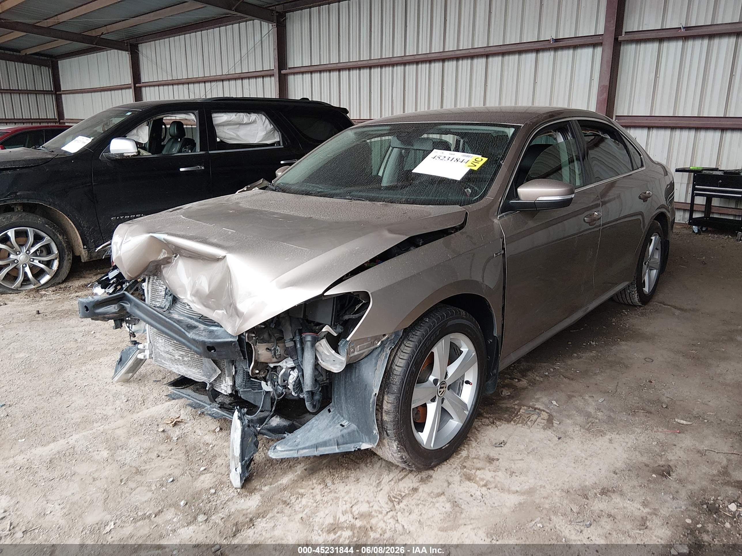 2015 Volkswagen Passat 1.8t Limited Edition Gold vin: 1VWAT7A35FC119325