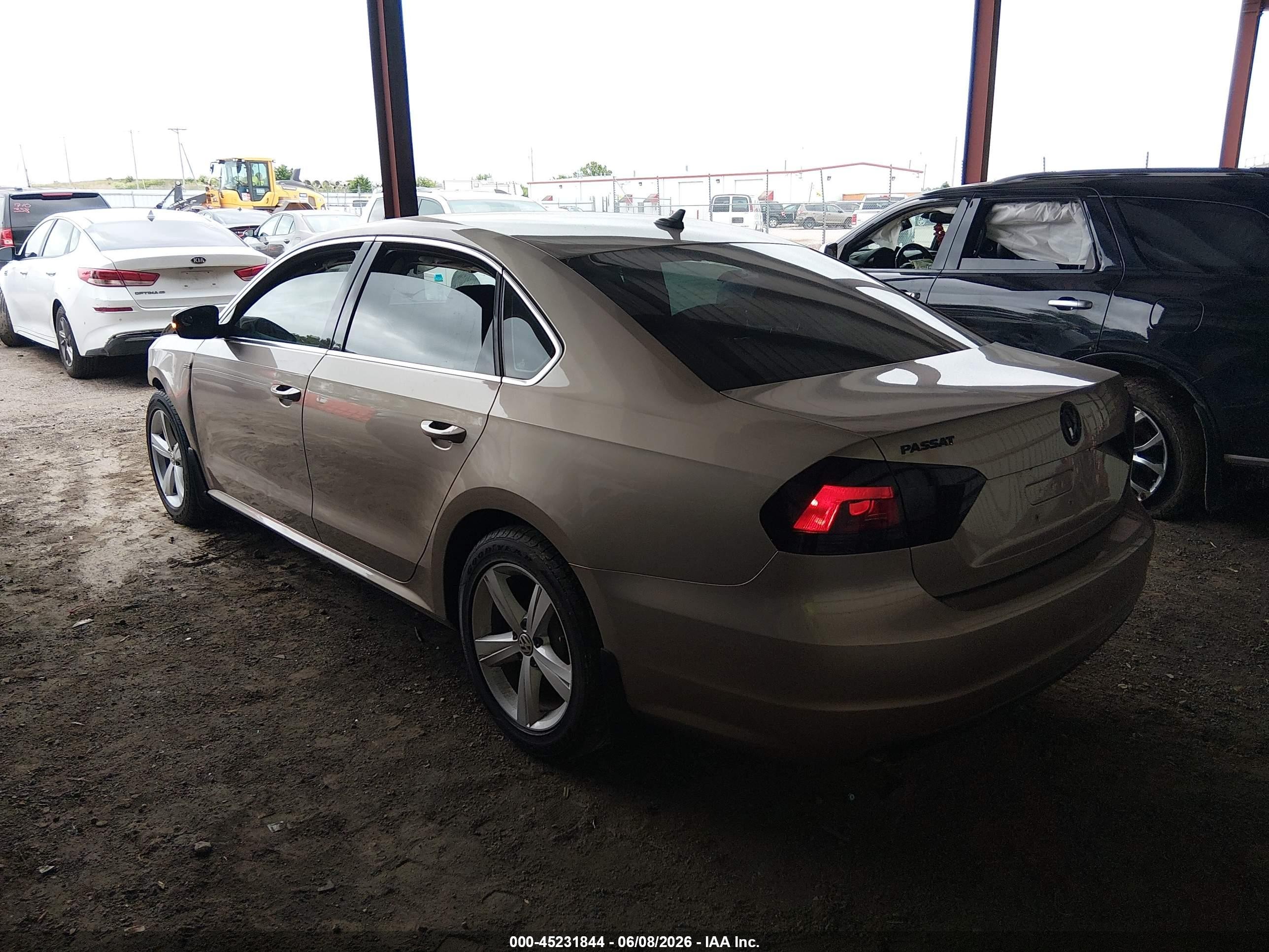 2015 Volkswagen Passat 1.8t Limited Edition Gold vin: 1VWAT7A35FC119325