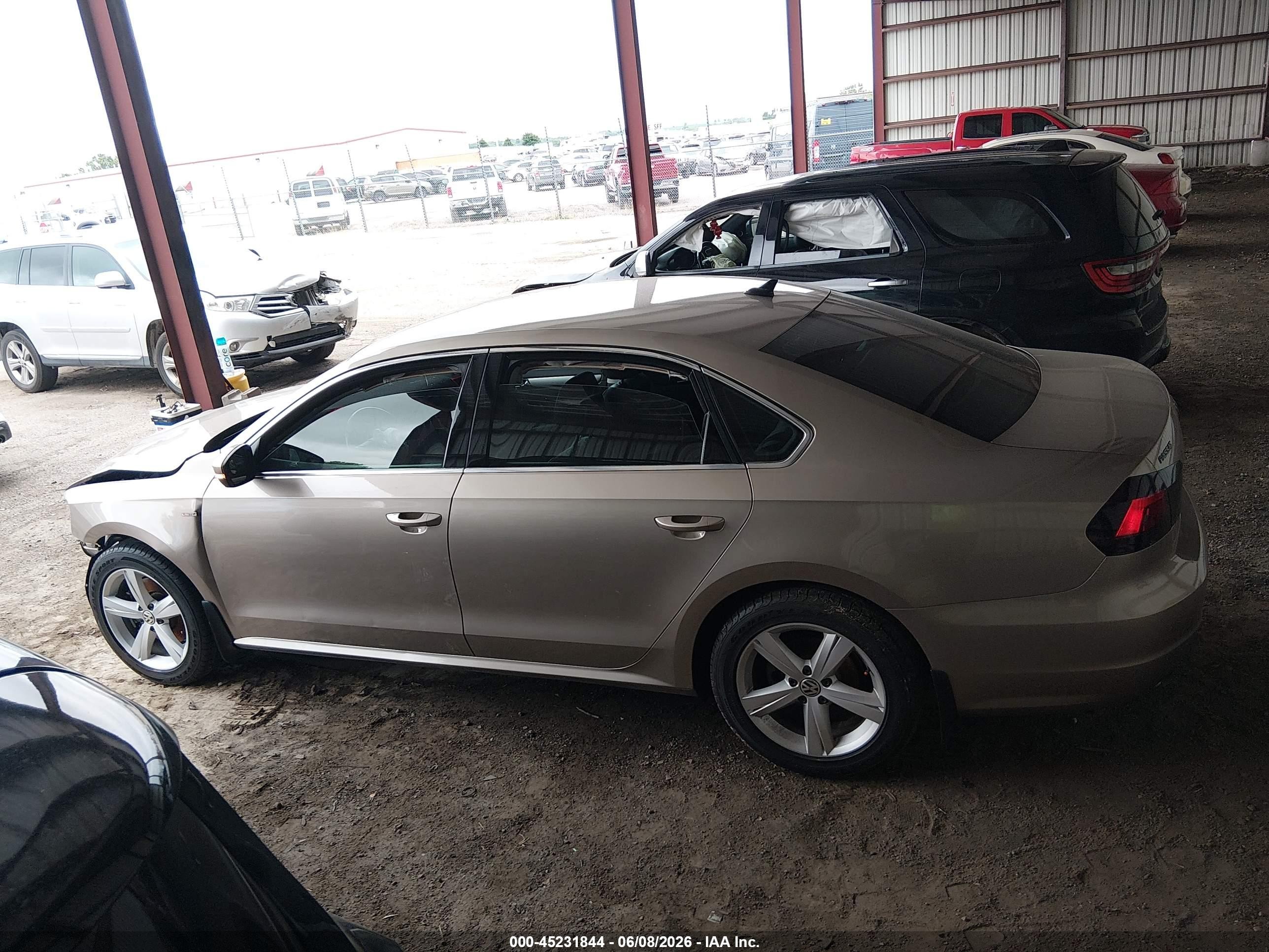 2015 Volkswagen Passat 1.8t Limited Edition Gold vin: 1VWAT7A35FC119325