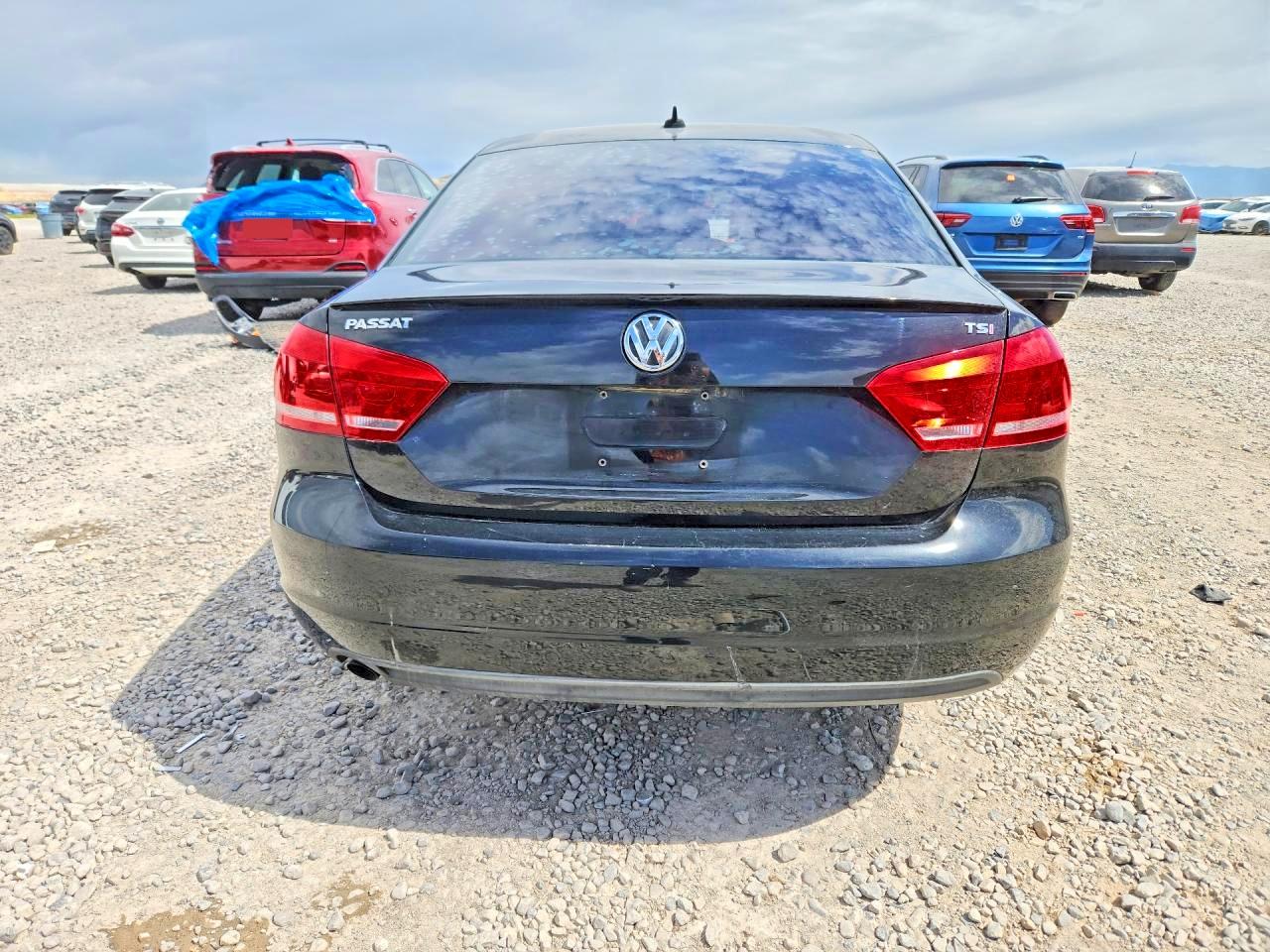 2014 Volkswagen Passat S Черный vin: 1VWAT7A36EC023122