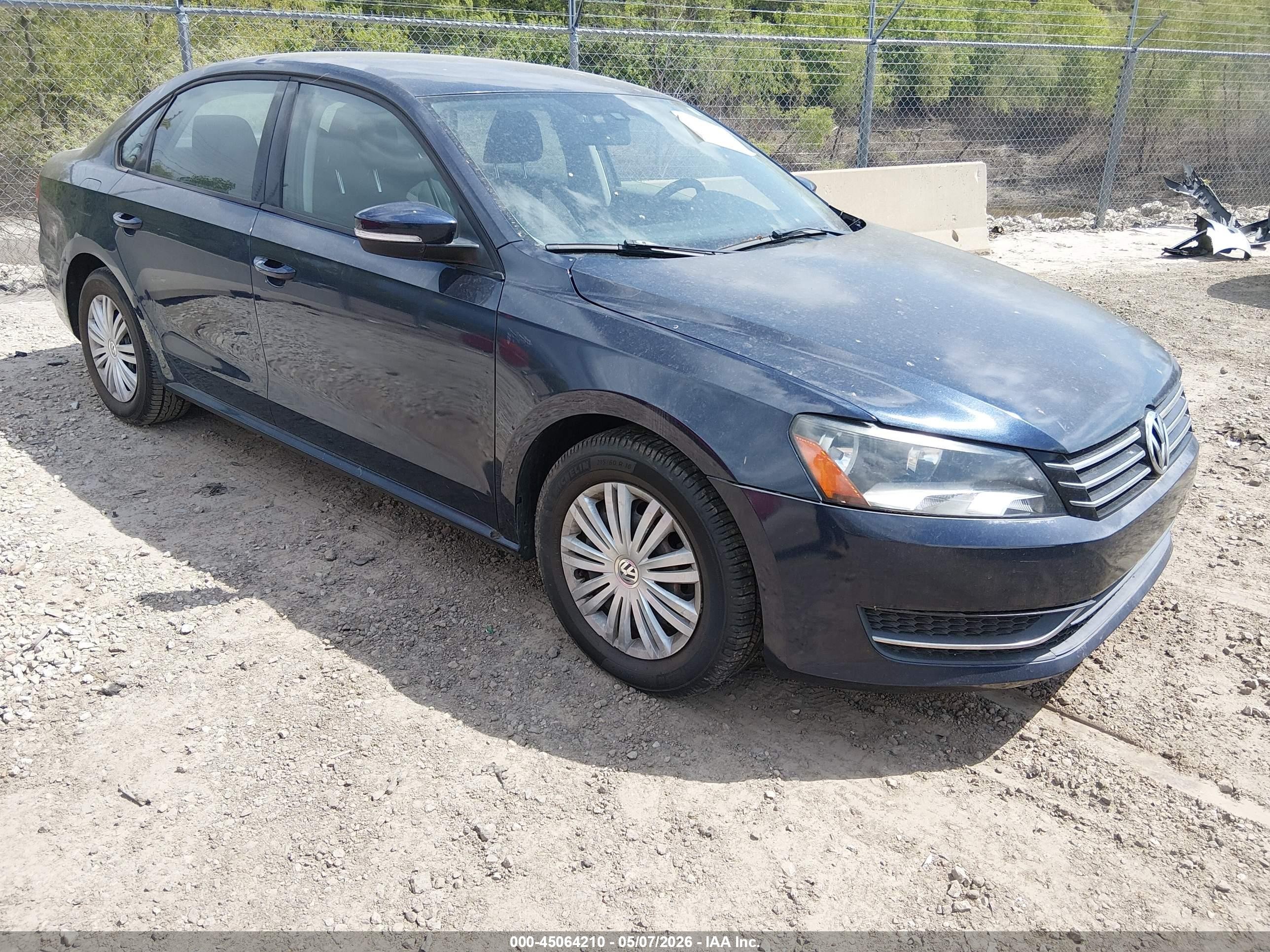 2014 Volkswagen Passat 1.8t S Синий vin: 1VWAT7A36EC064608