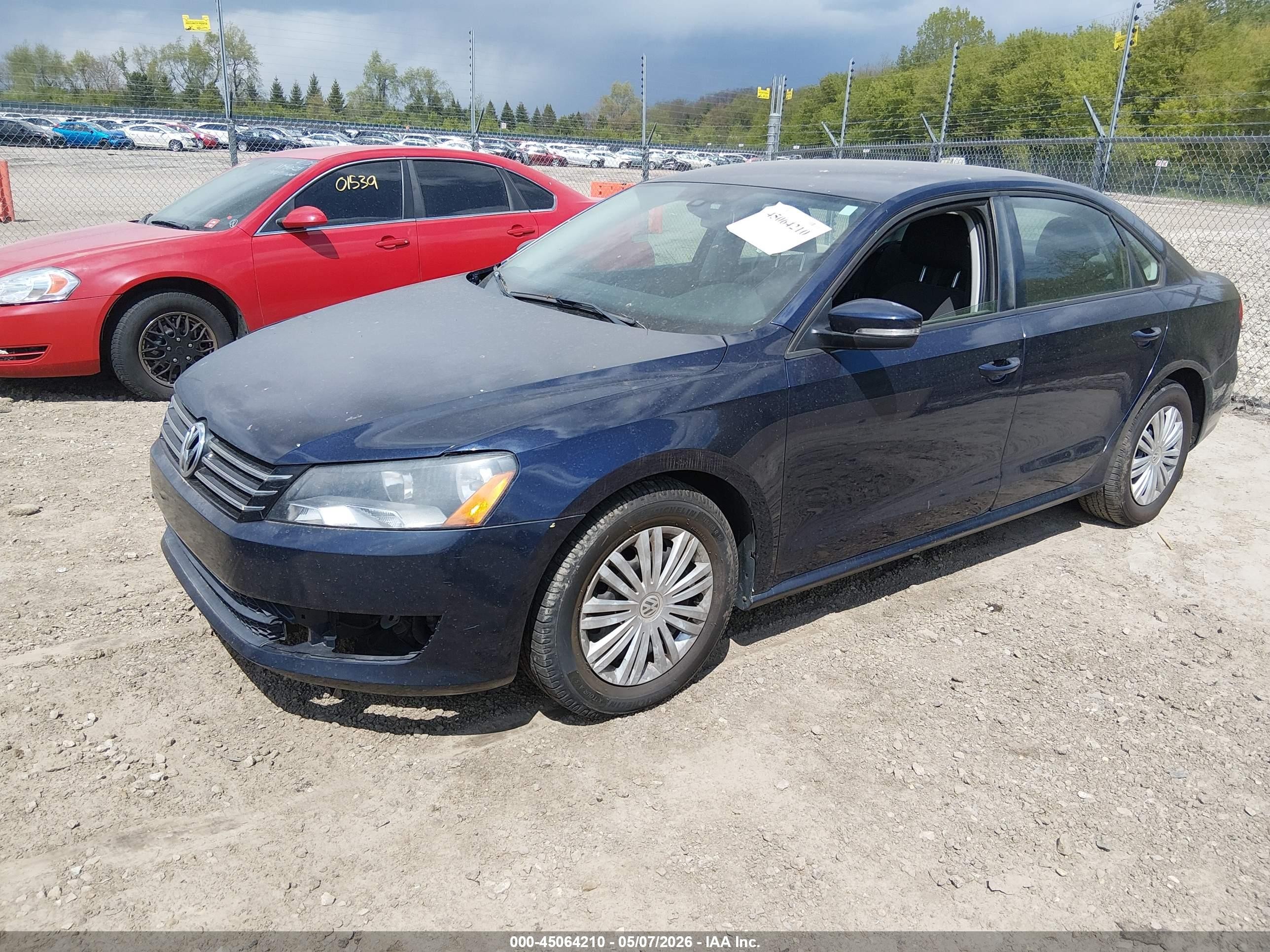 2014 Volkswagen Passat 1.8t S Синий vin: 1VWAT7A36EC064608