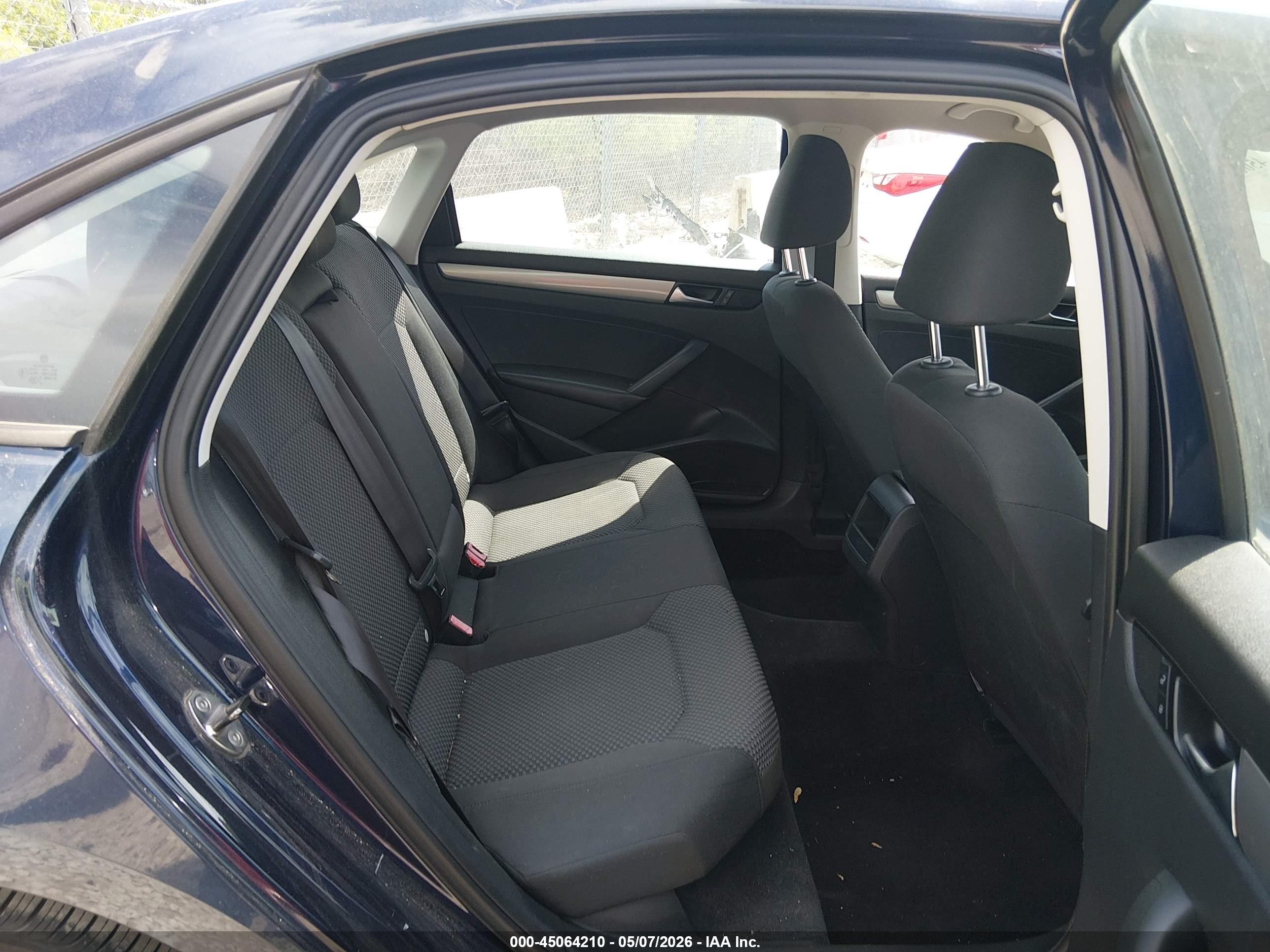 2014 Volkswagen Passat 1.8t S Синий vin: 1VWAT7A36EC064608
