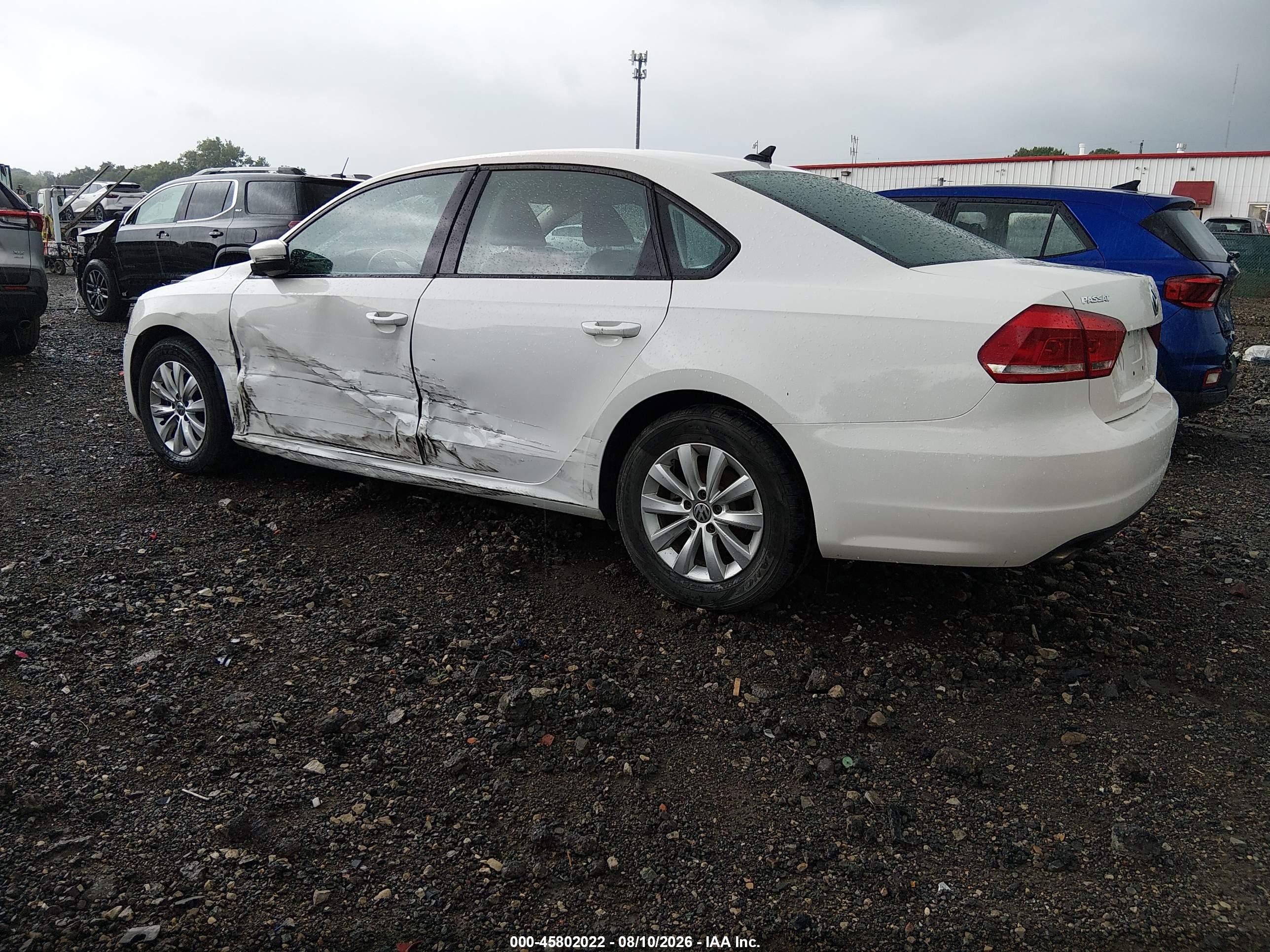 2015 Volkswagen Passat 1.8t Wolfsburg Edition White vin: 1VWAT7A36FC013482