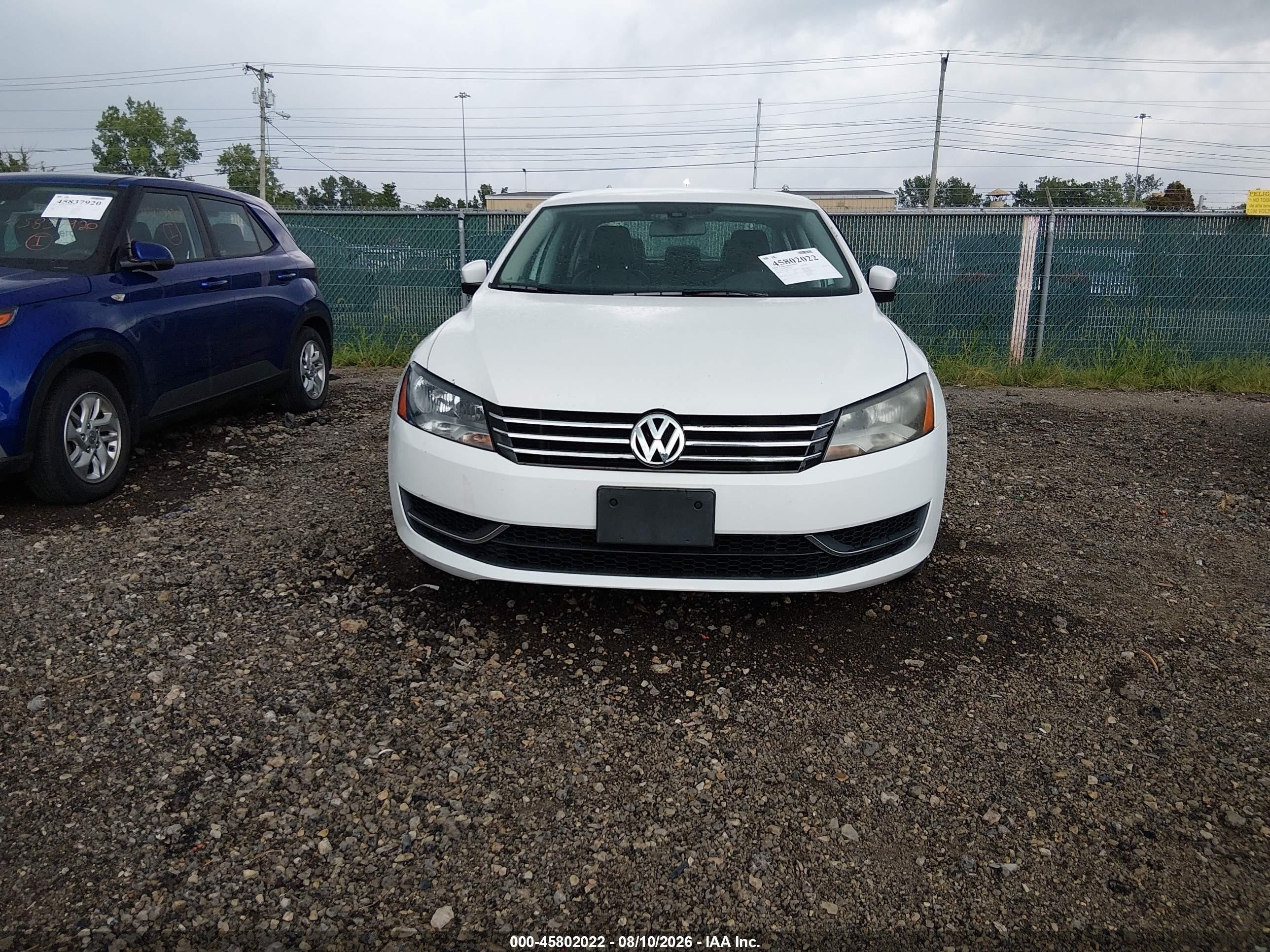 2015 Volkswagen Passat 1.8t Wolfsburg Edition White vin: 1VWAT7A36FC013482