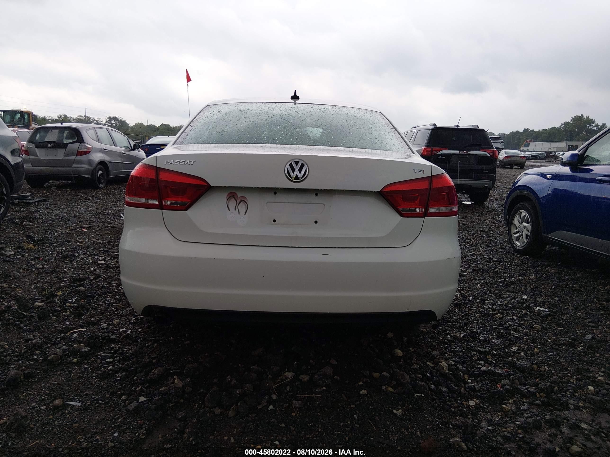 2015 Volkswagen Passat 1.8t Wolfsburg Edition White vin: 1VWAT7A36FC013482