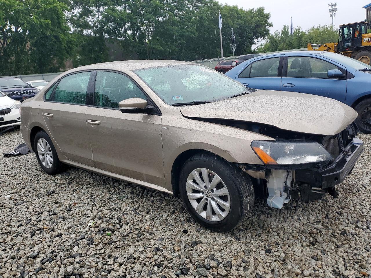2015 Volkswagen Passat S Gold vin: 1VWAT7A36FC016575