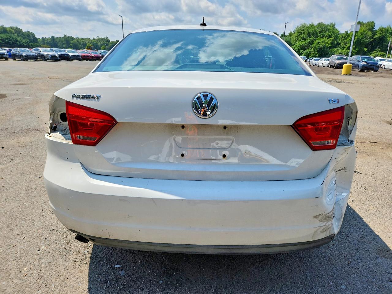2015 Volkswagen Passat S White vin: 1VWAT7A36FC017189