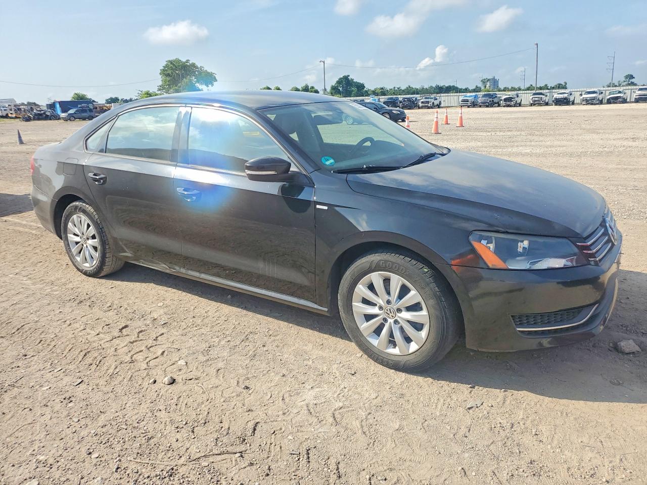 2015 Volkswagen Passat S Черный vin: 1VWAT7A36FC060530