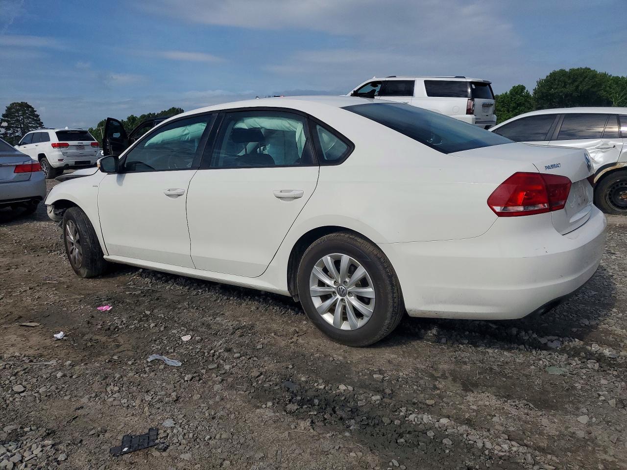 2015 Volkswagen Passat S White vin: 1VWAT7A36FC075920