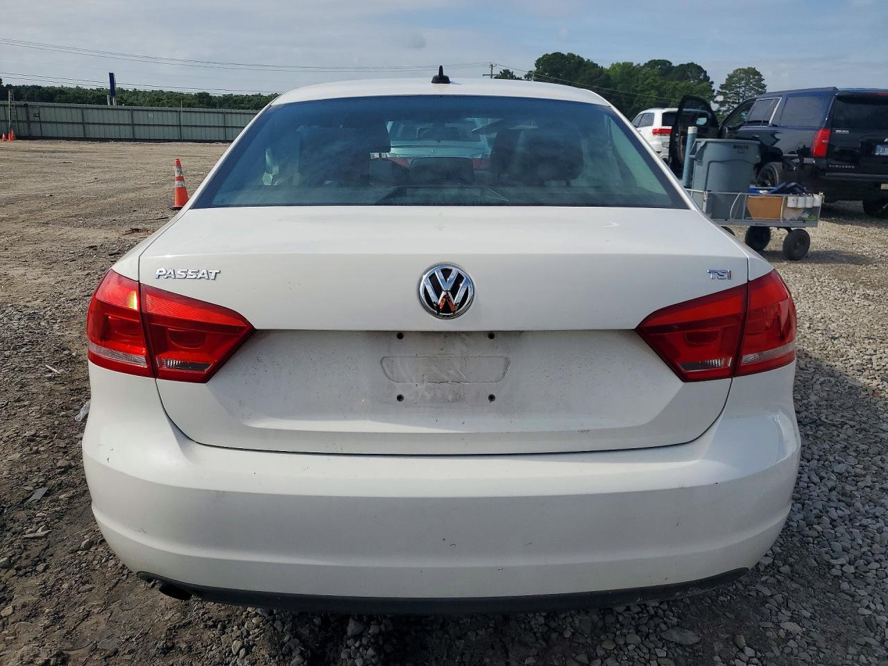 2015 Volkswagen Passat S White vin: 1VWAT7A36FC075920