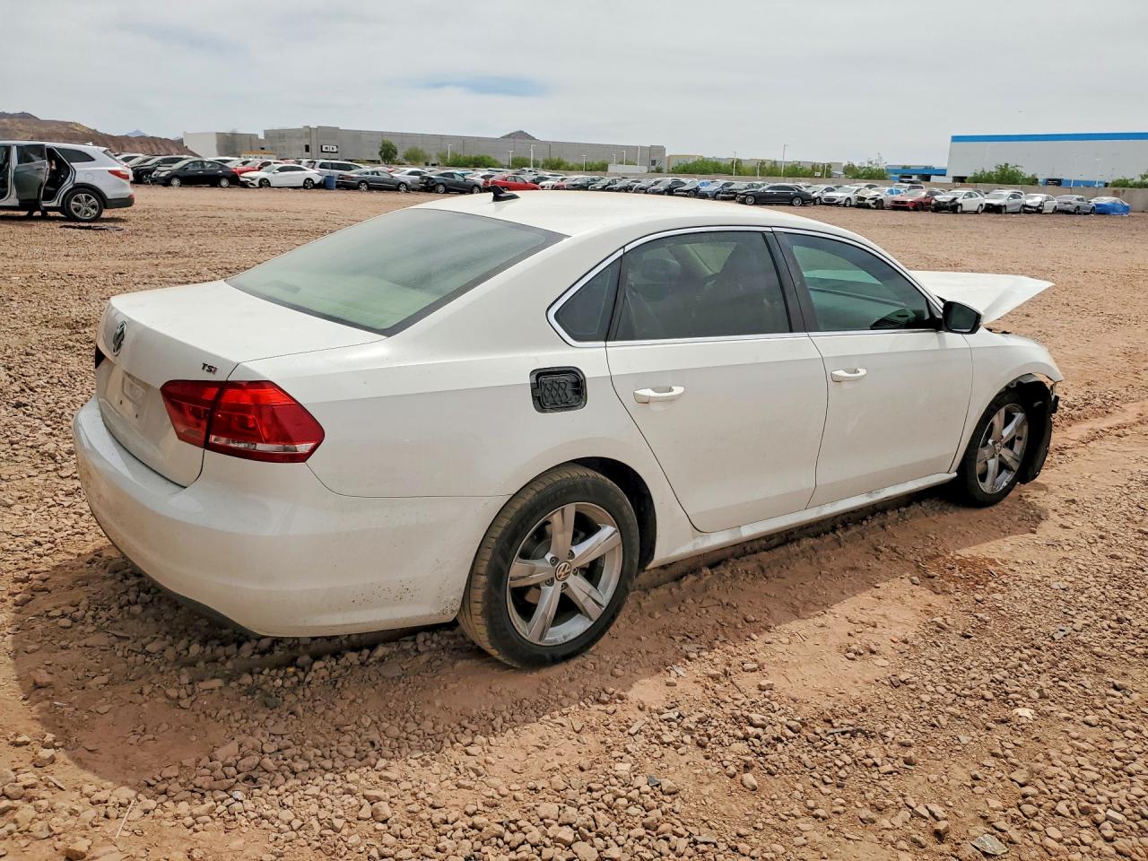 2015 Volkswagen Passat S Белый vin: 1VWAT7A36FC093365