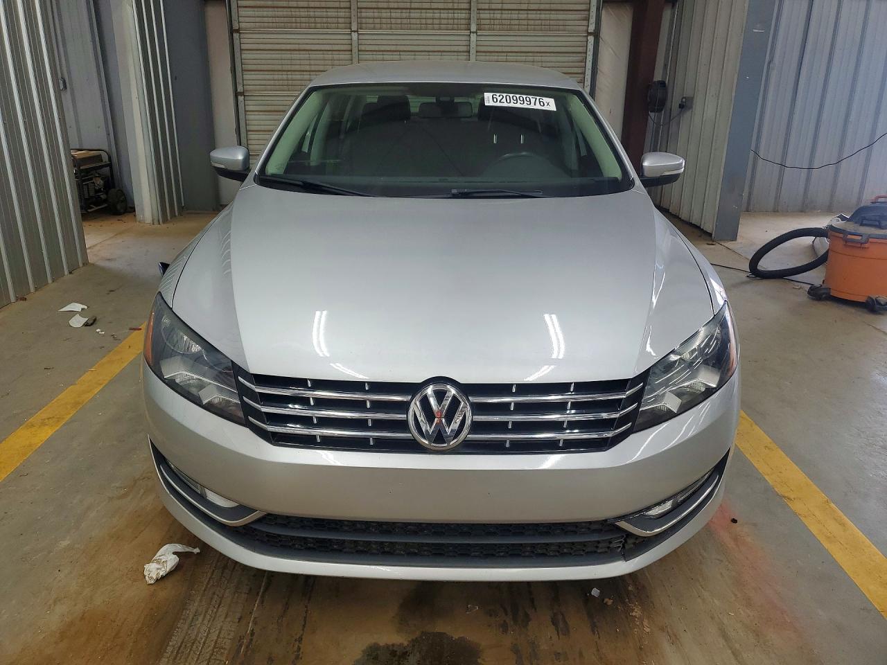 2015 Volkswagen Passat S Silver vin: 1VWAT7A36FC094242