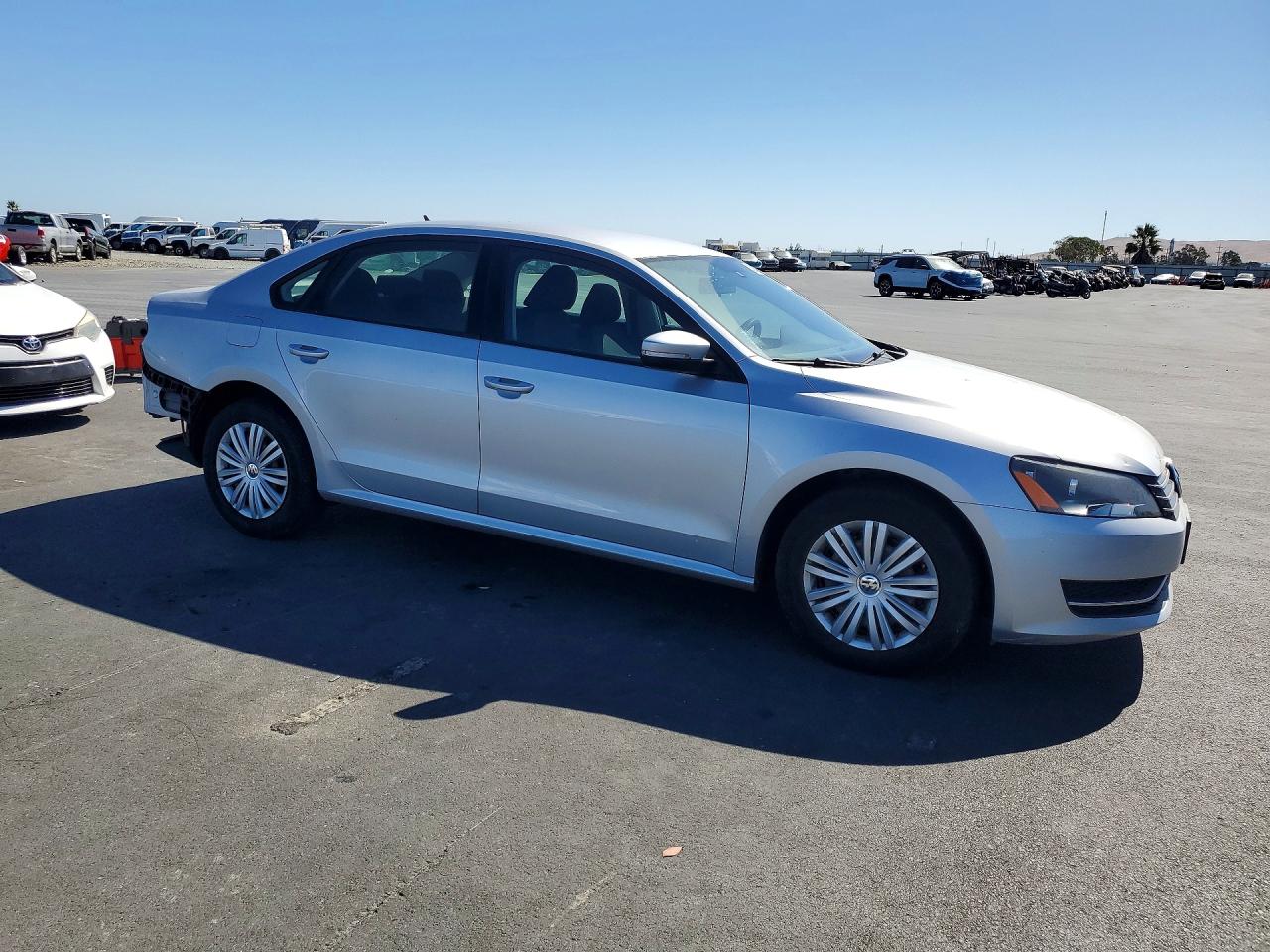 2015 Volkswagen Passat Silver vin: 1VWAT7A36FC099666